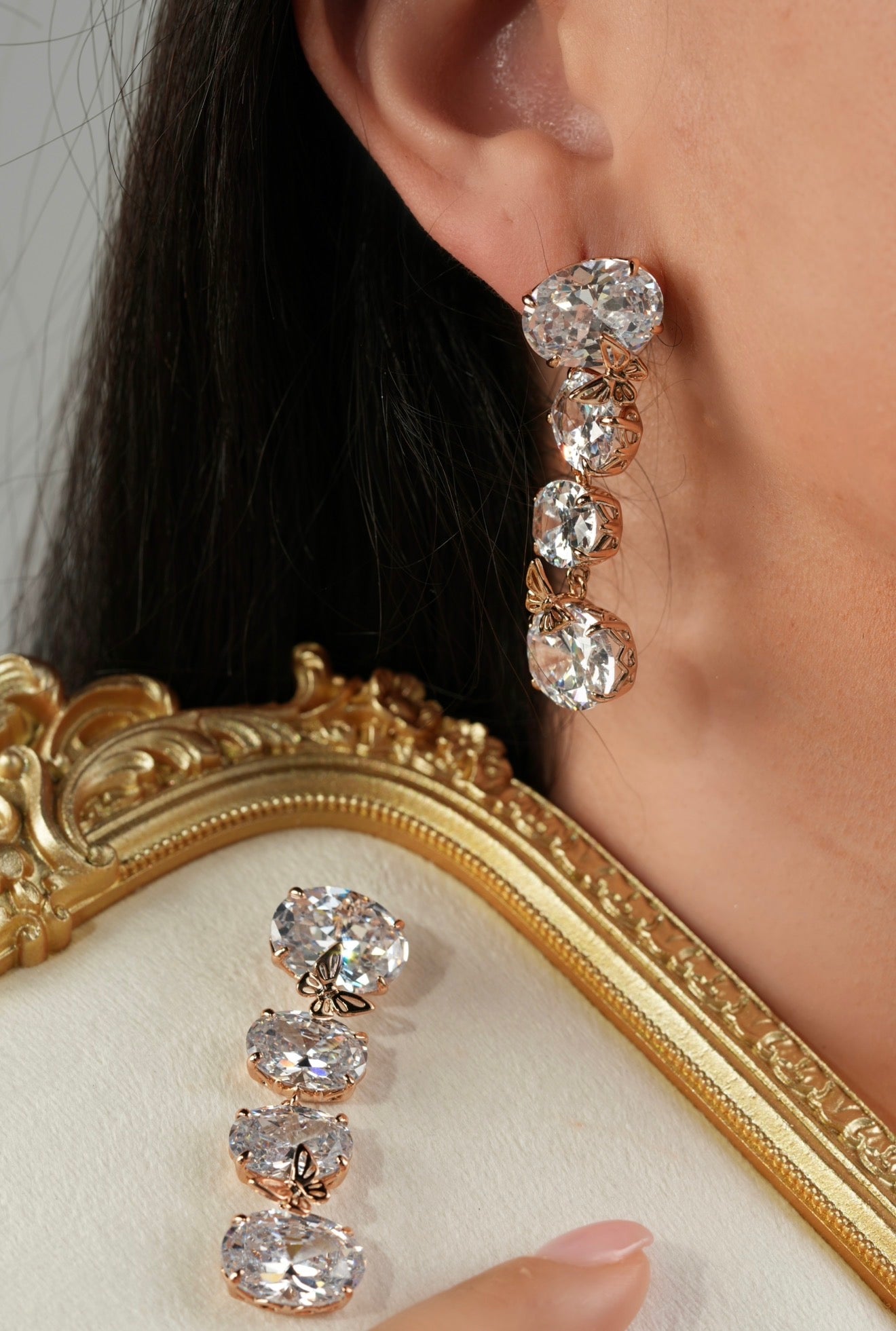 4 crystals earrings
