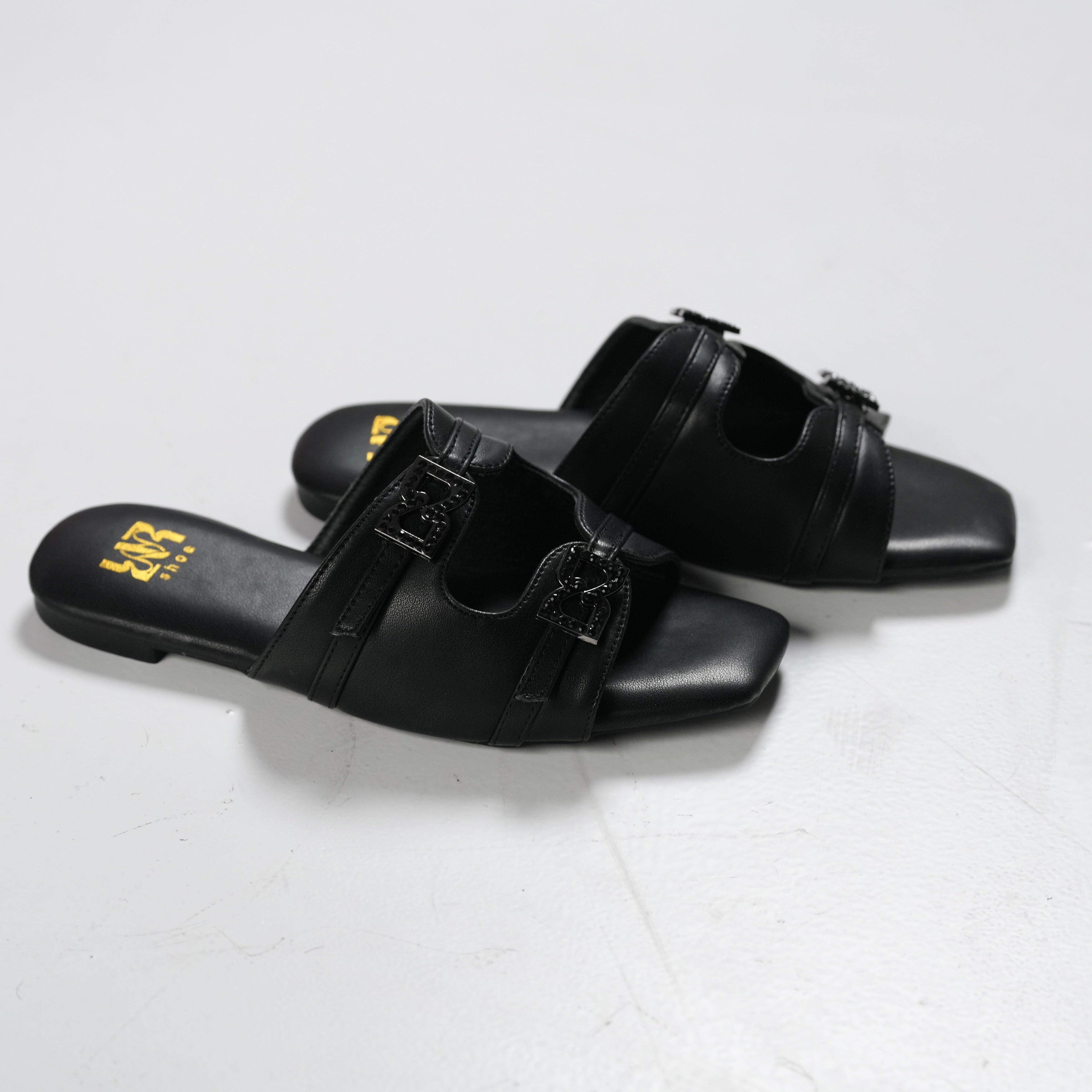 Lálá Buckles