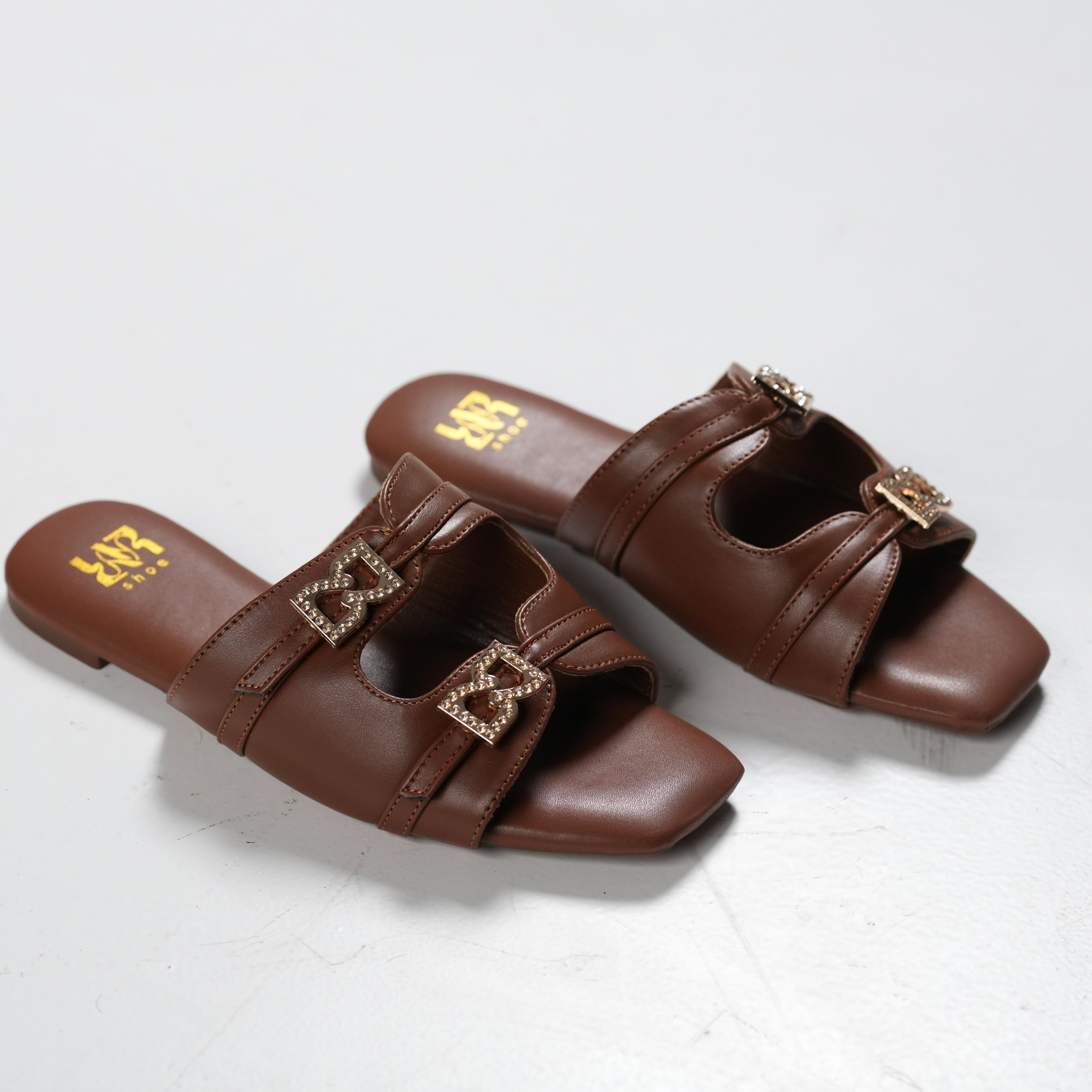 Lálá Buckles