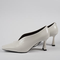White Renèeh Pumps
