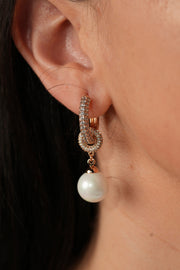 Pearly hoop earrings