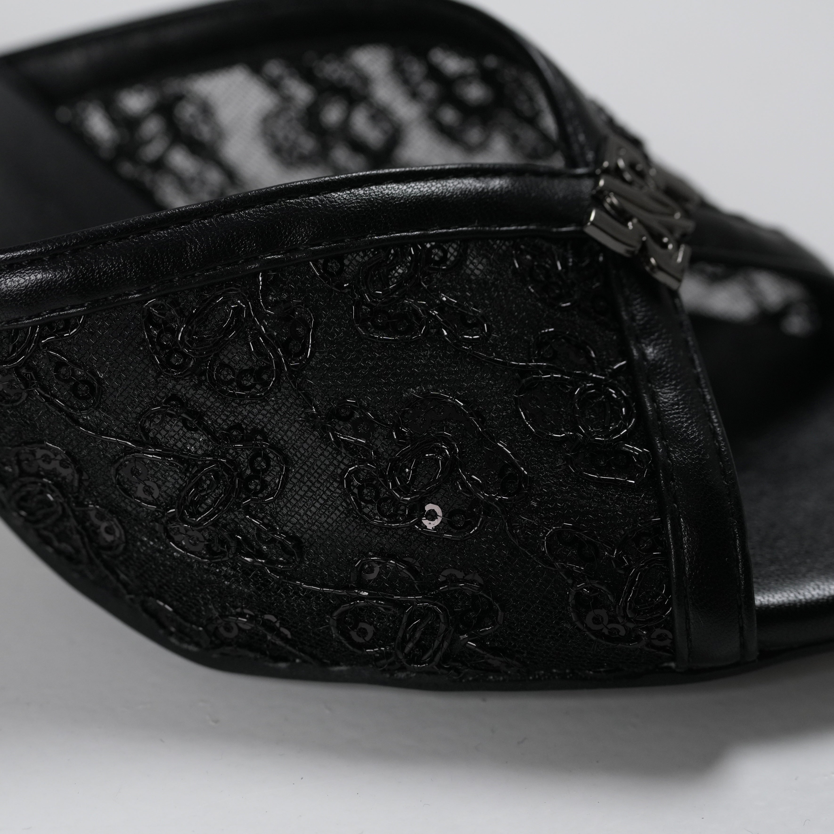 Kitty heel