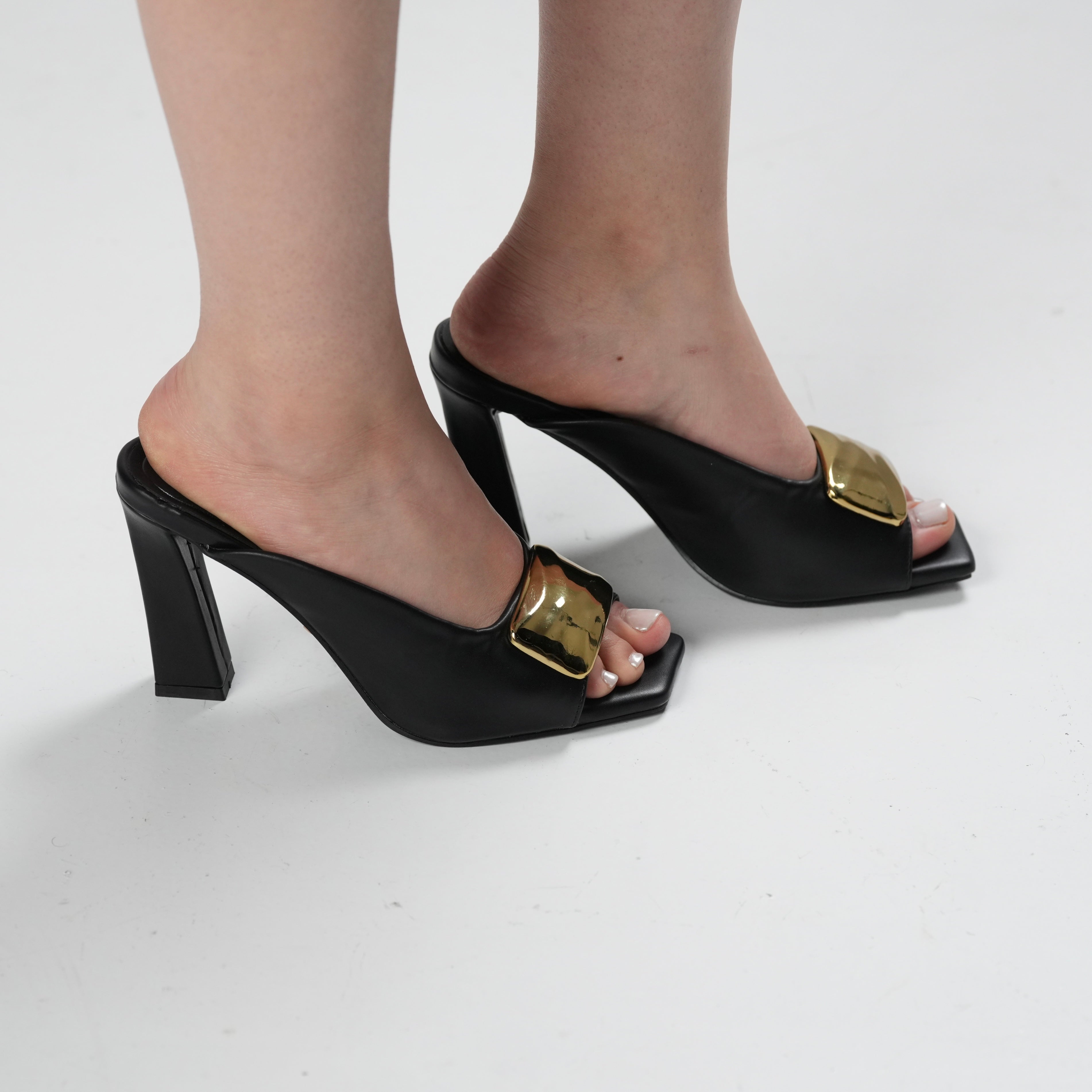 Charm heel