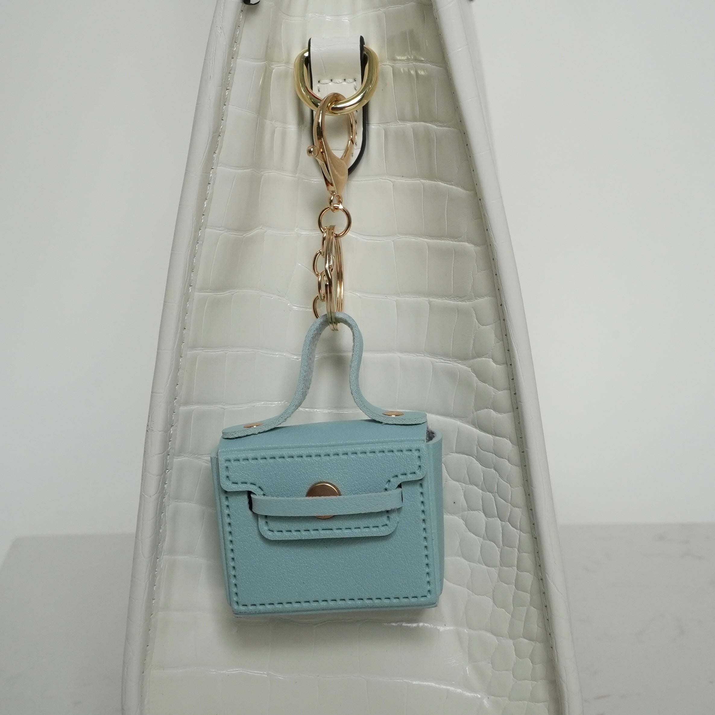 BABY BLUE CHAIN