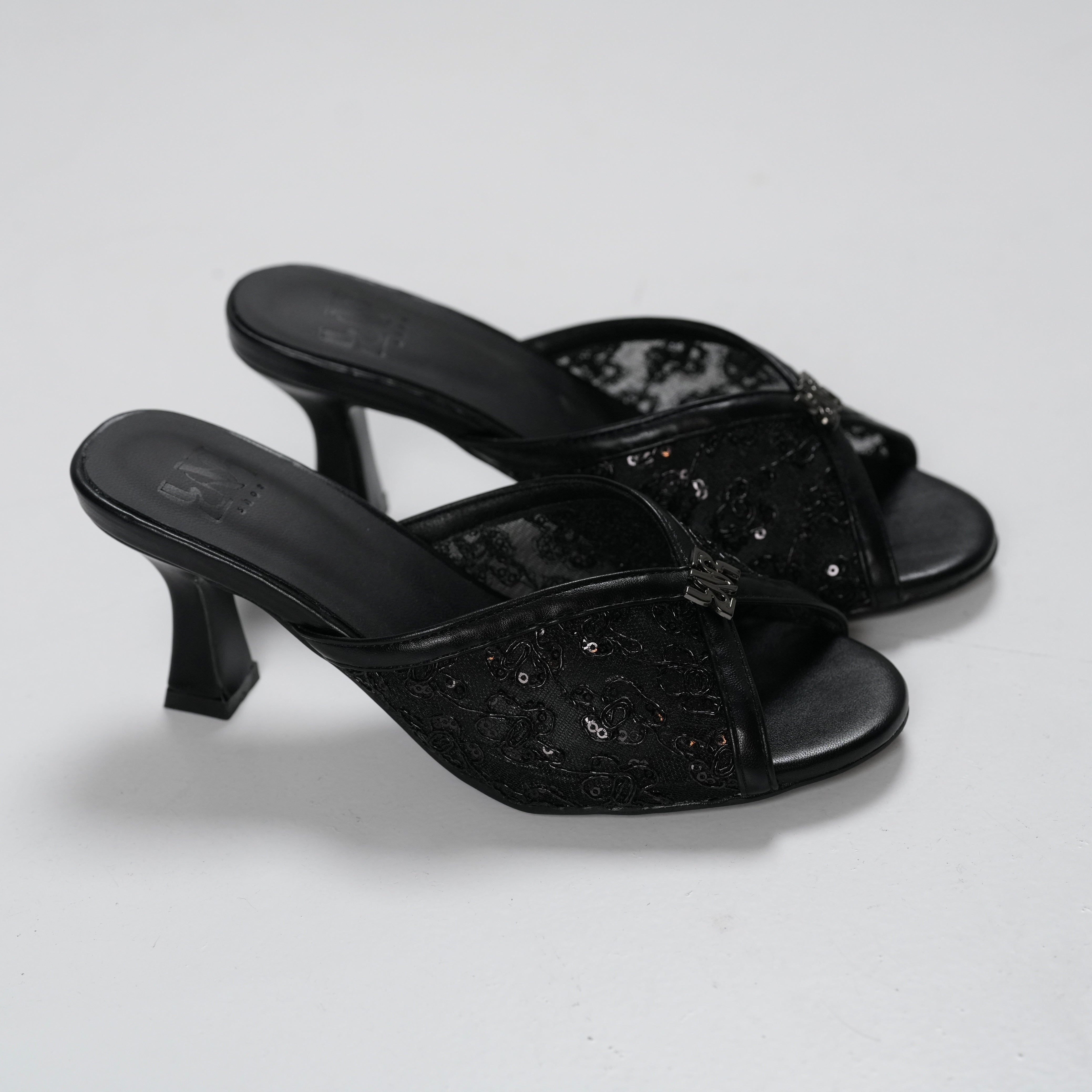 Kitty heel