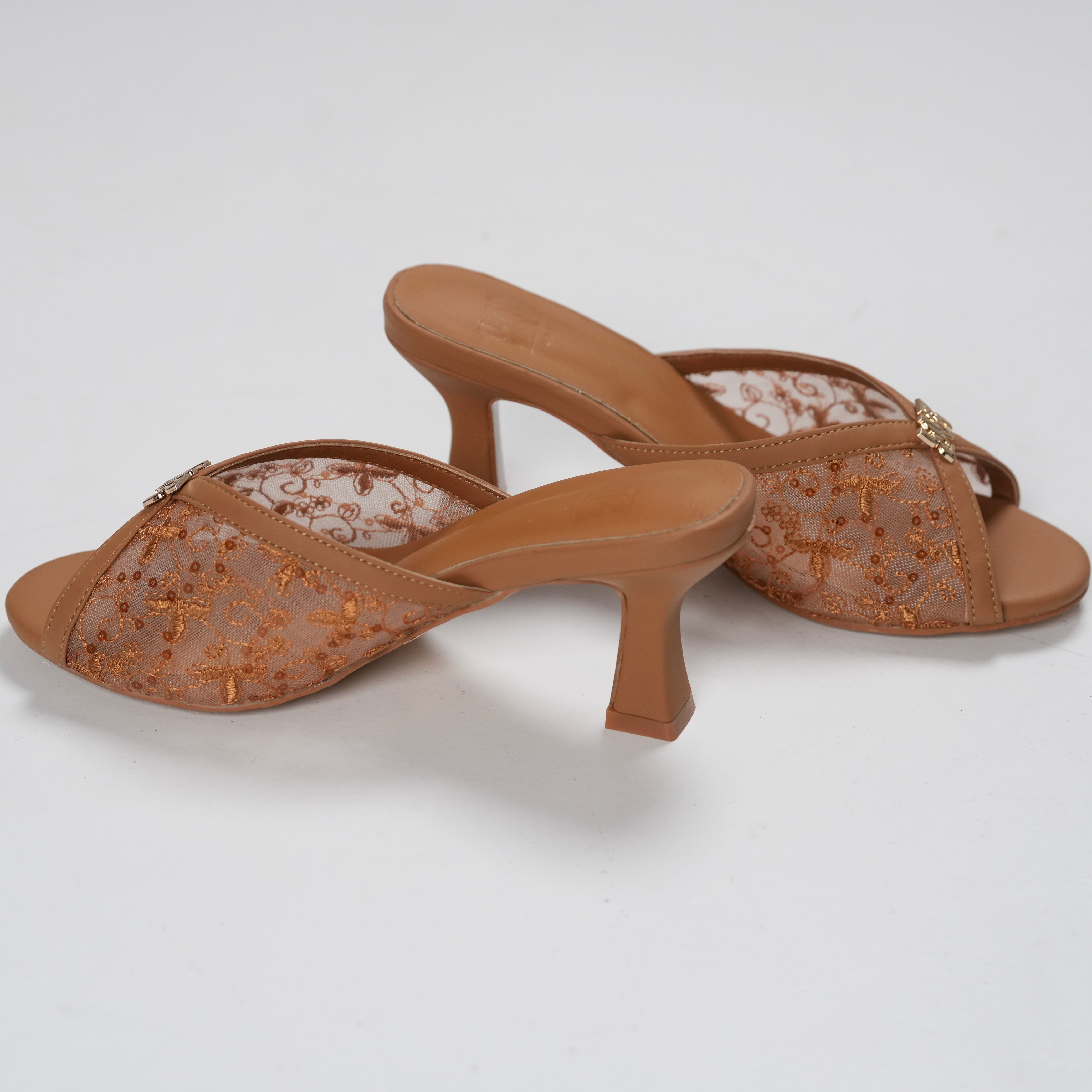 Kitty heel