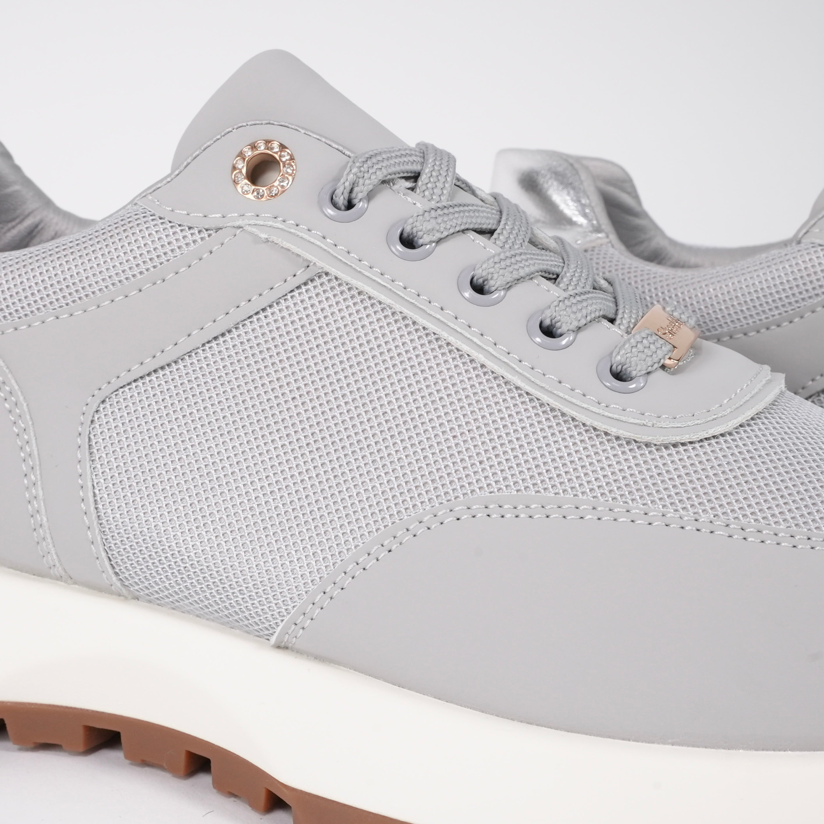 Vibe sneakers