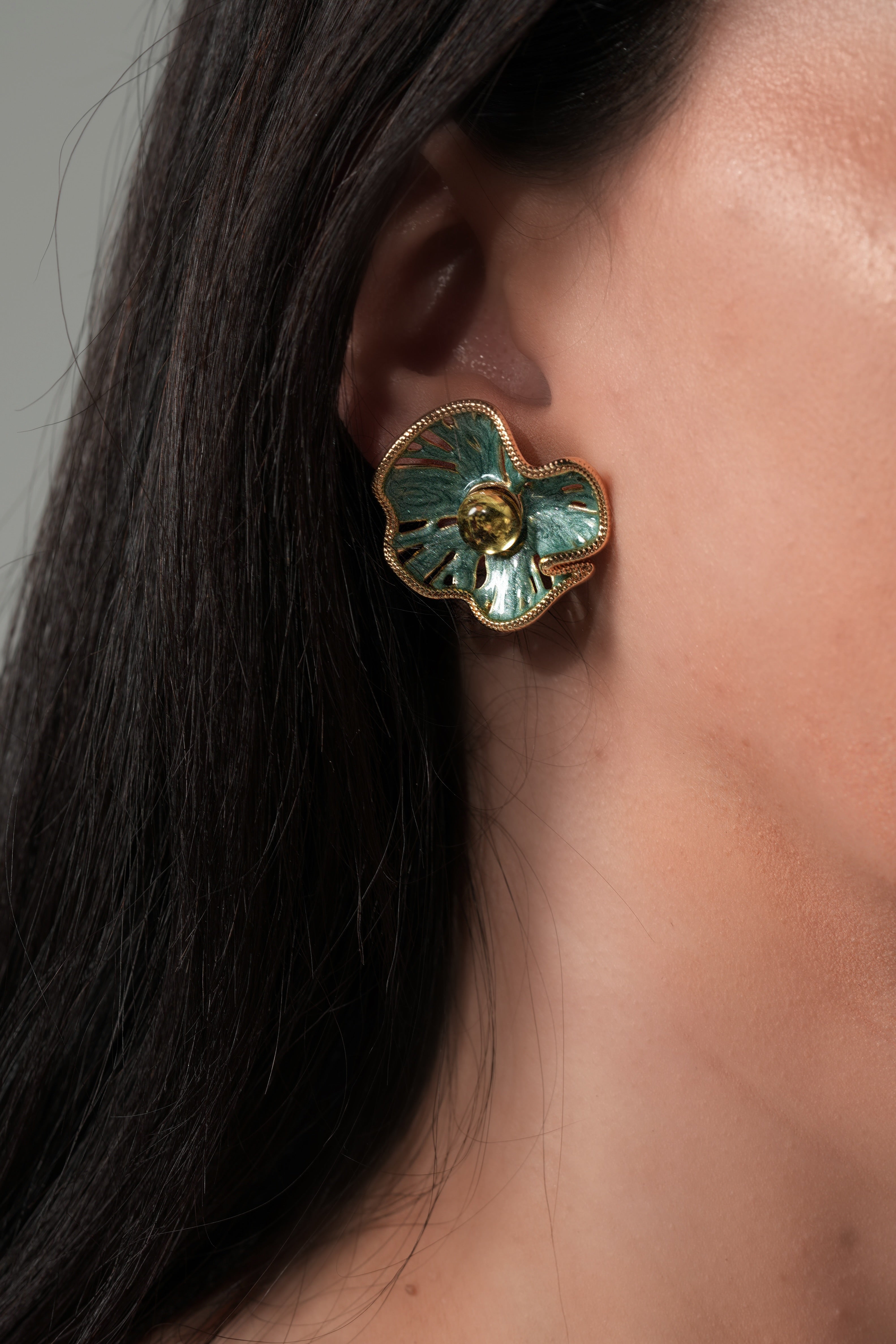 Colored flowery earrings