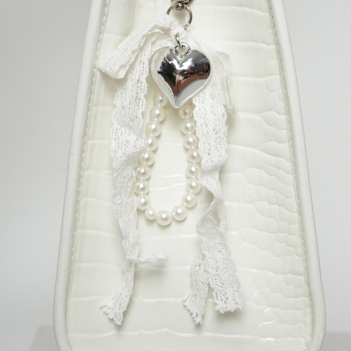 WHITE CHAIN
