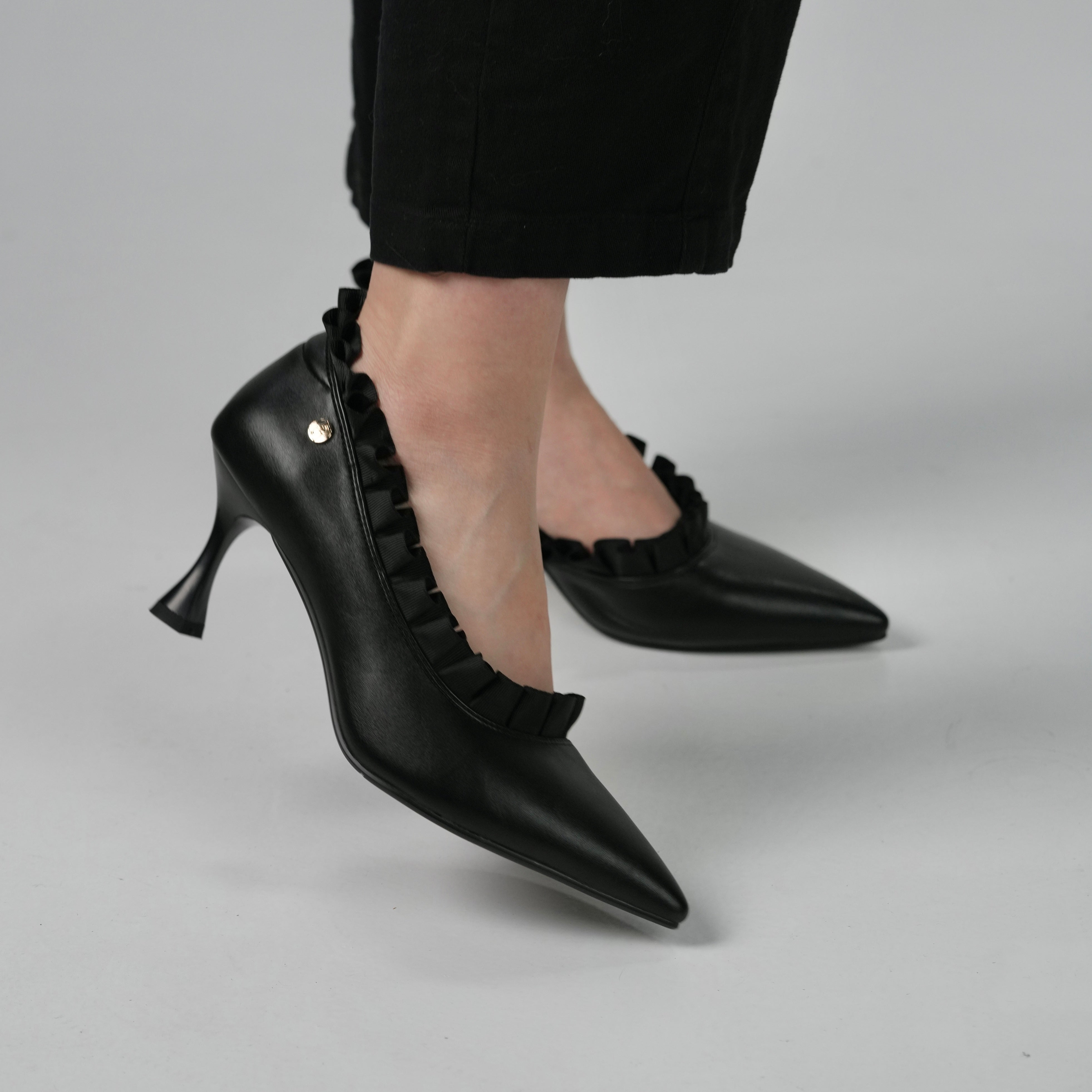 Black Ruffle
