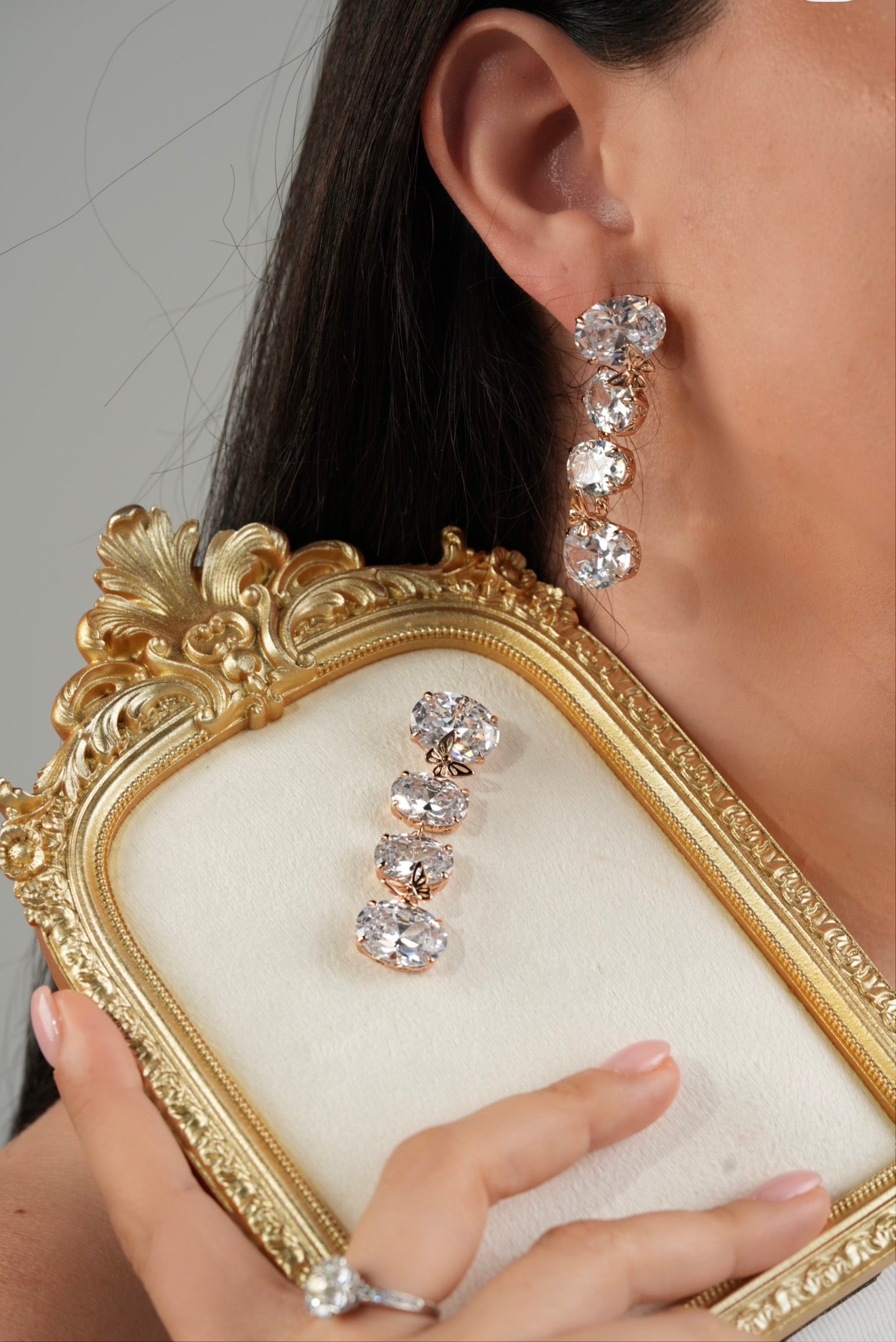 4 crystals earrings