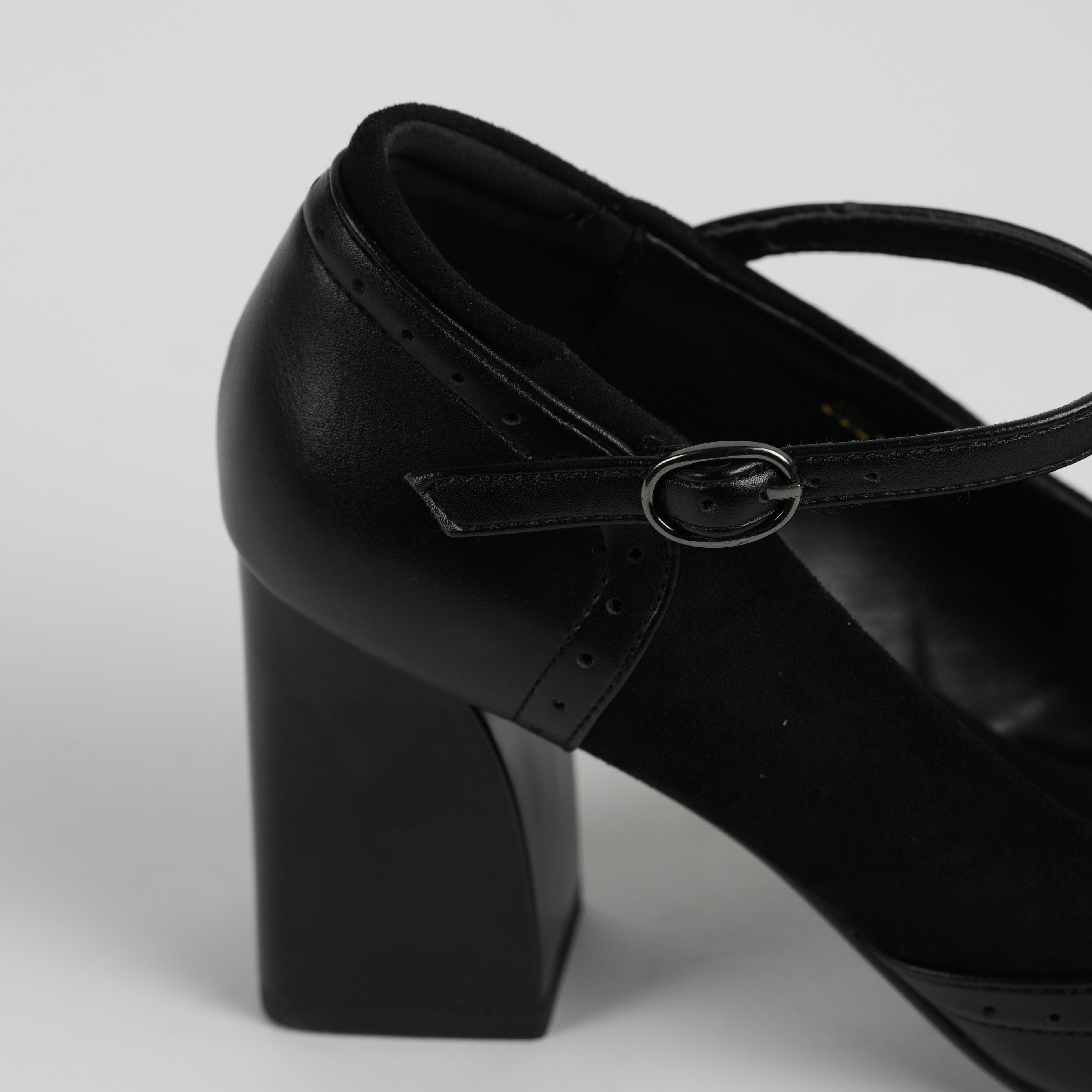 Suede luxe pumps