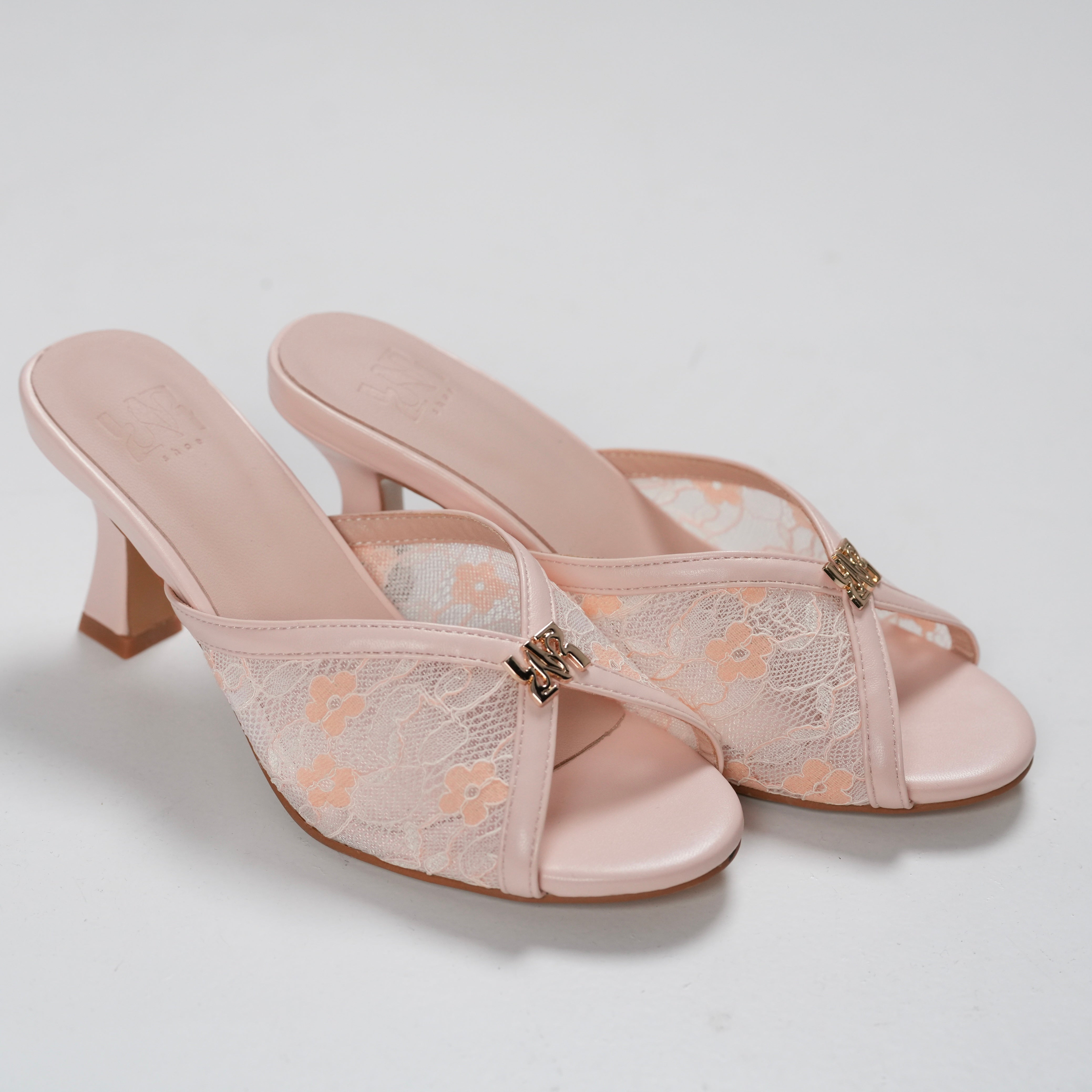 Kitty heel