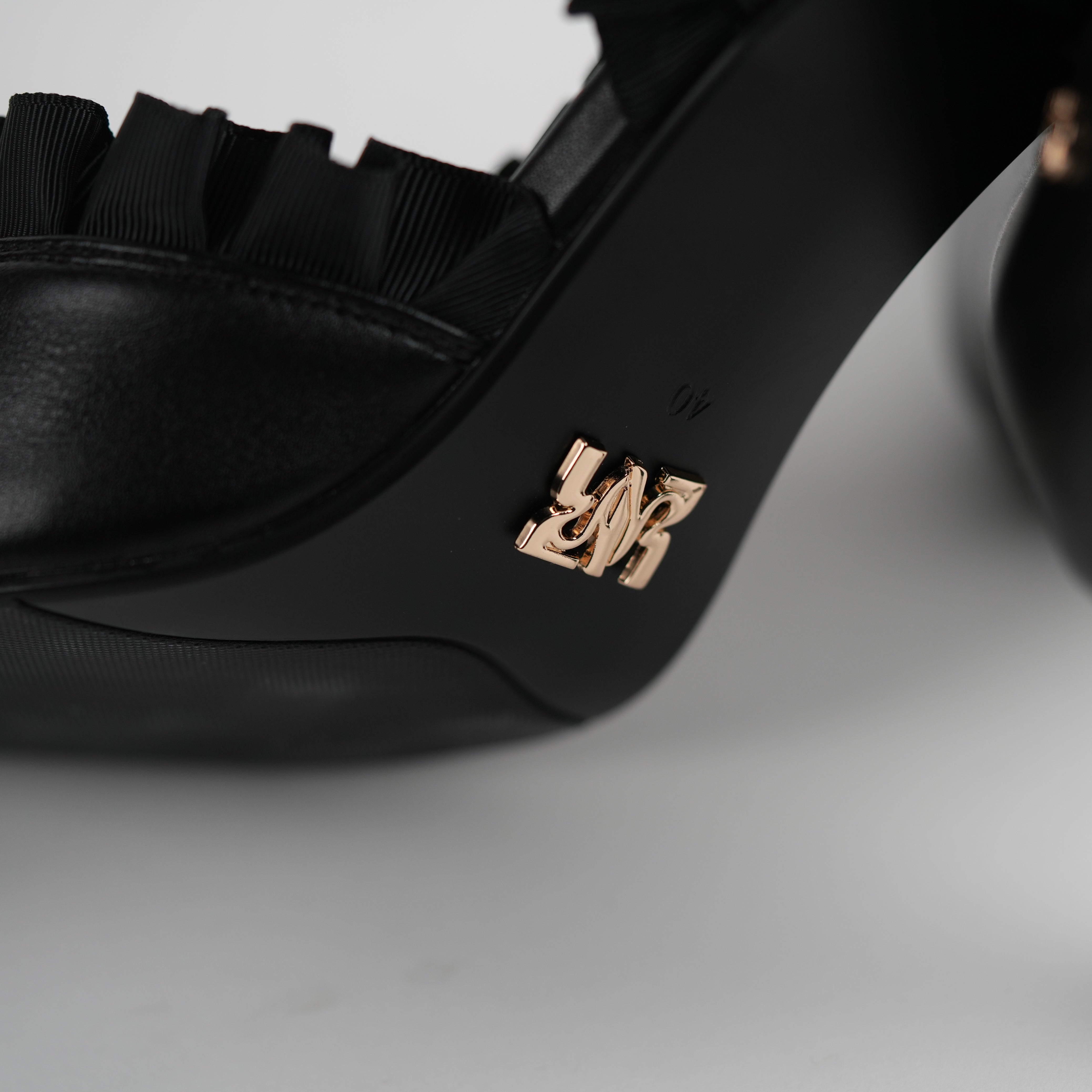 Black Ruffle