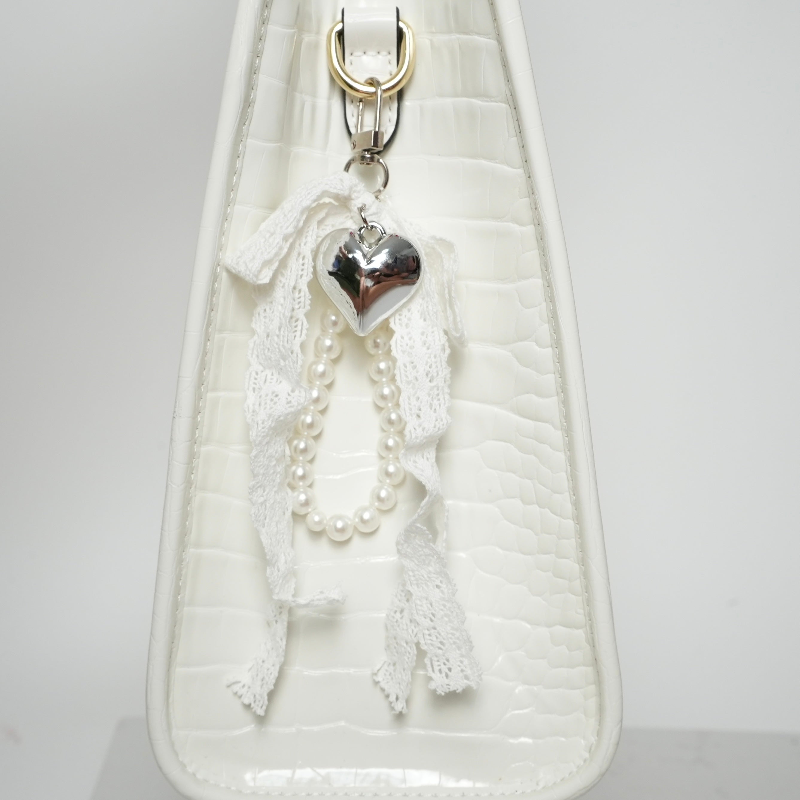 WHITE CHAIN