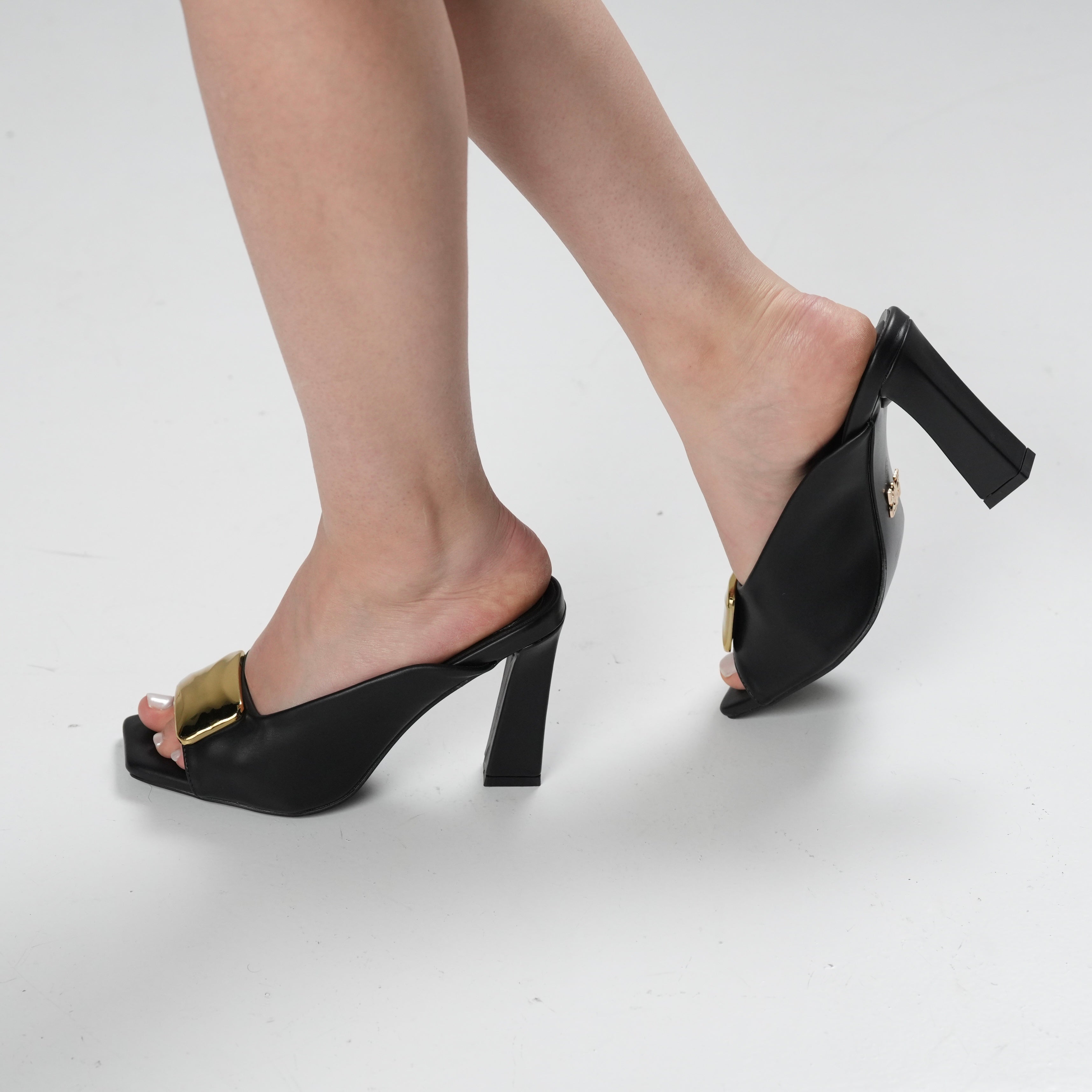 Charm heel
