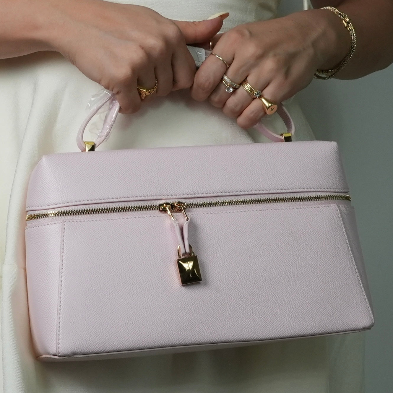 Square lock bag