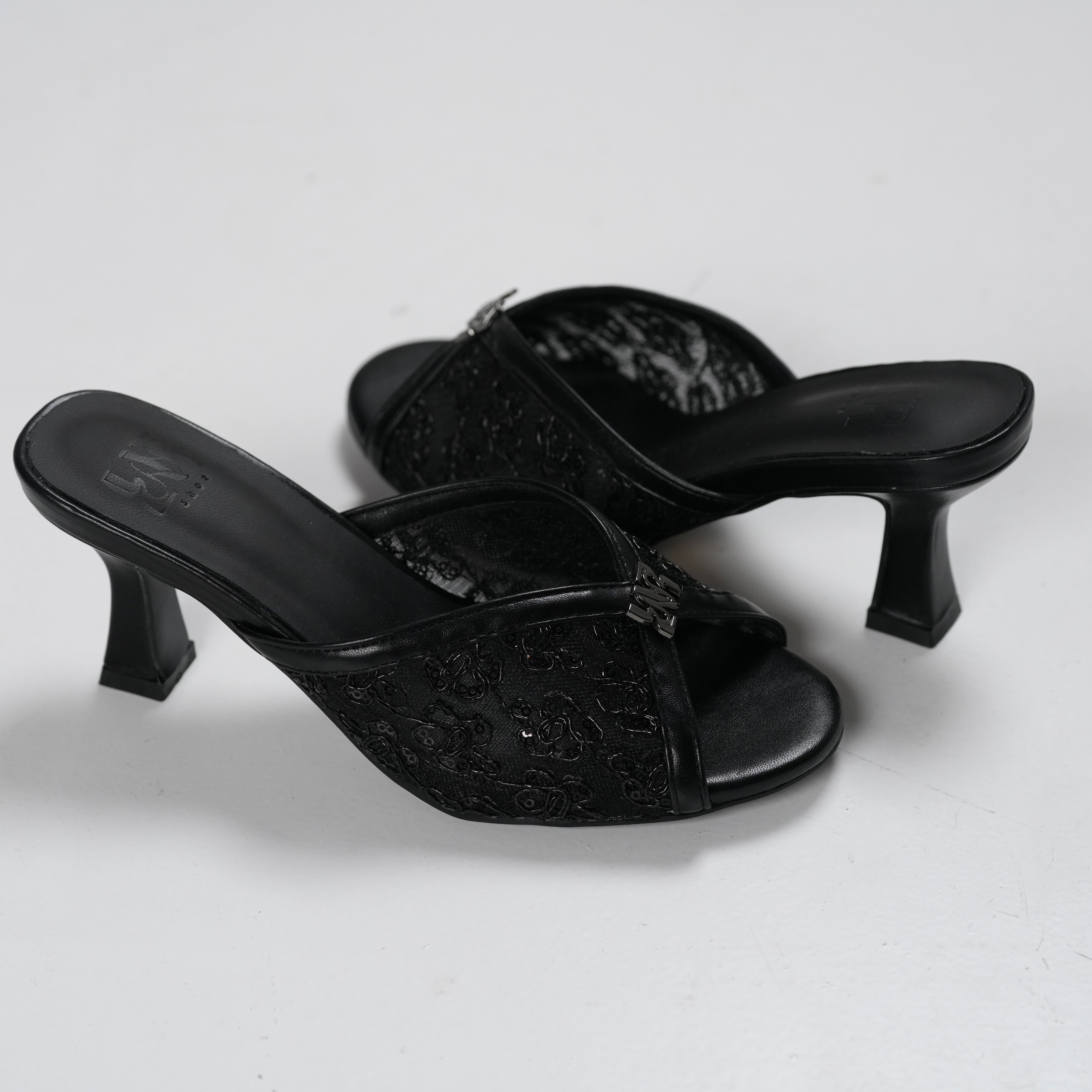 Kitty heel