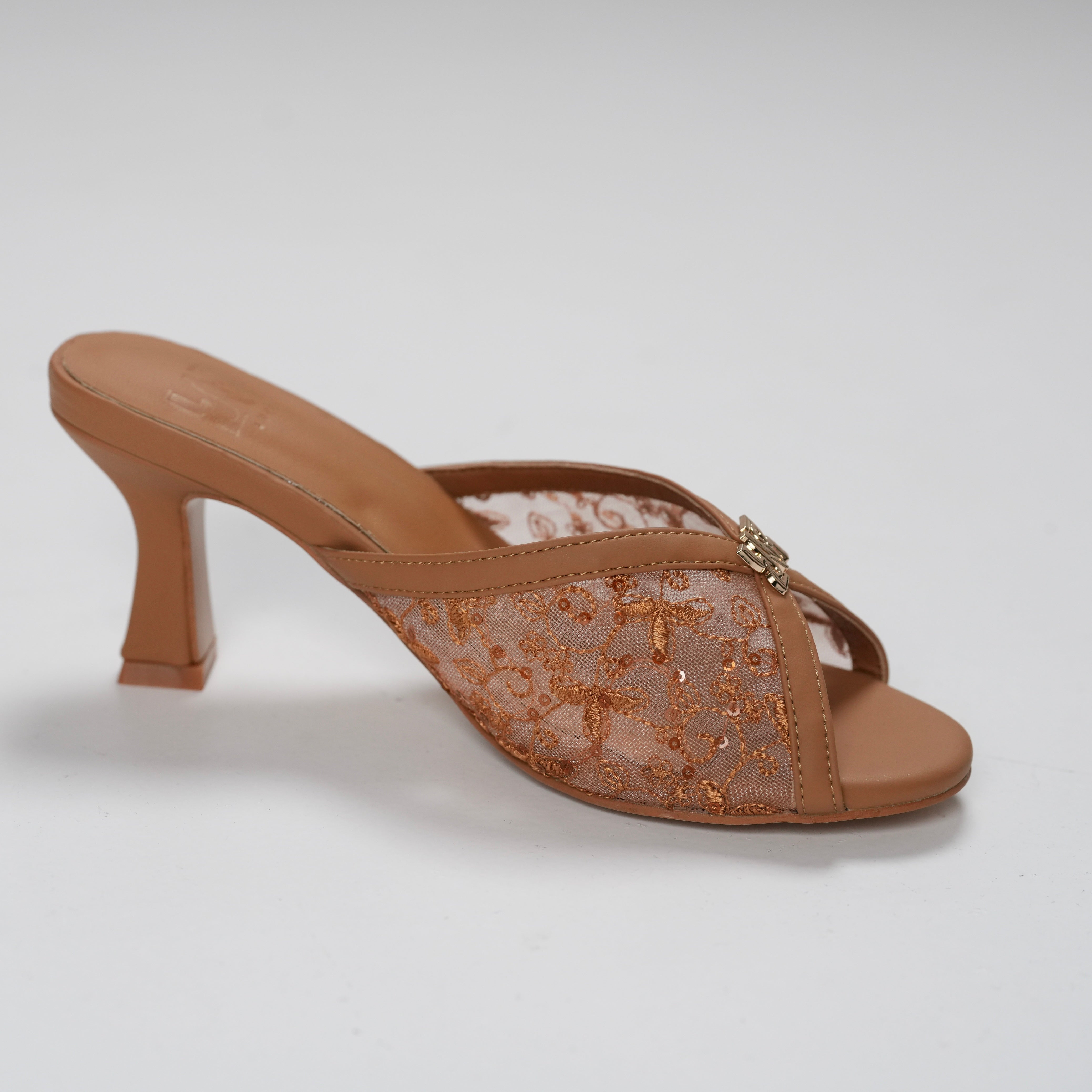 Kitty heel