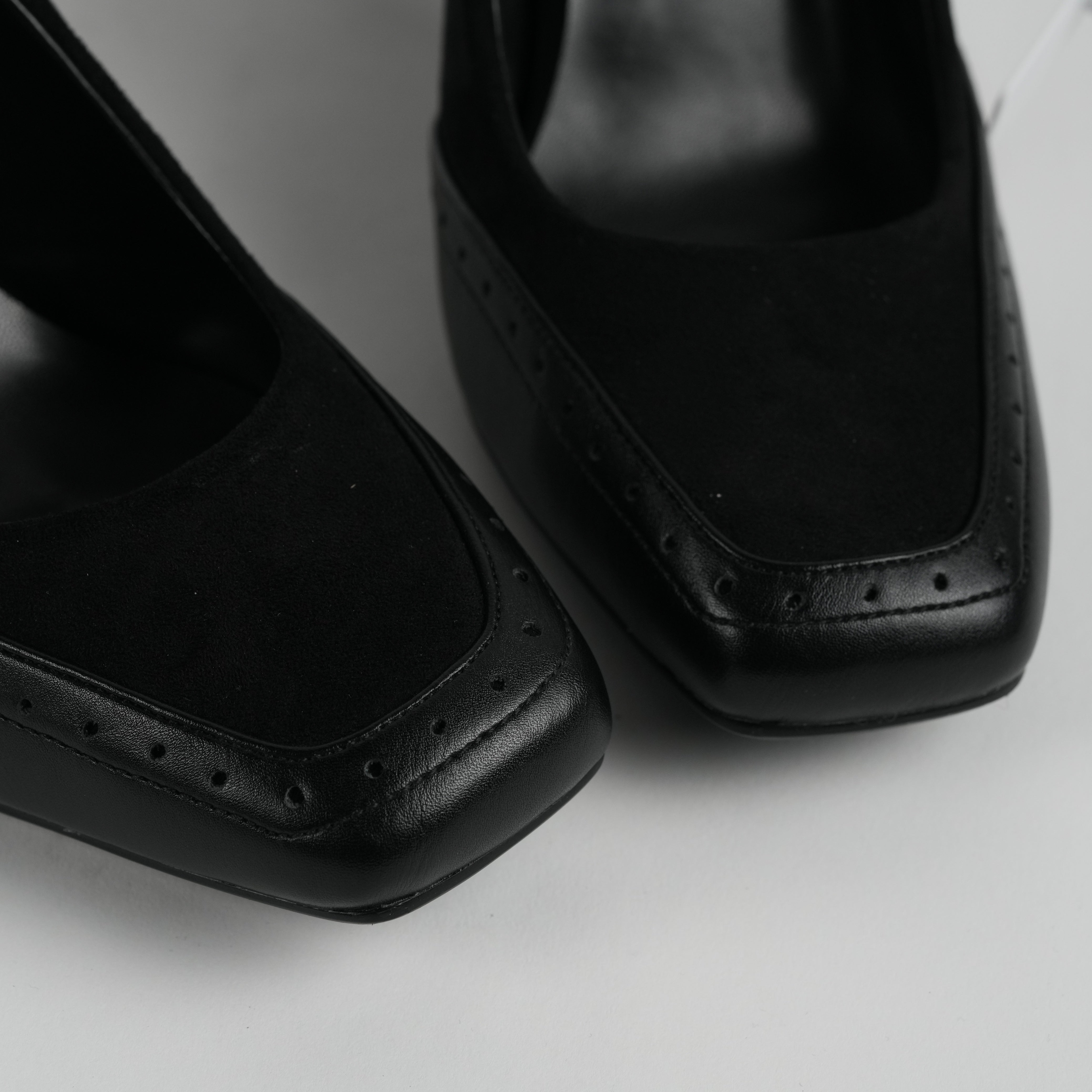 Suede luxe pumps