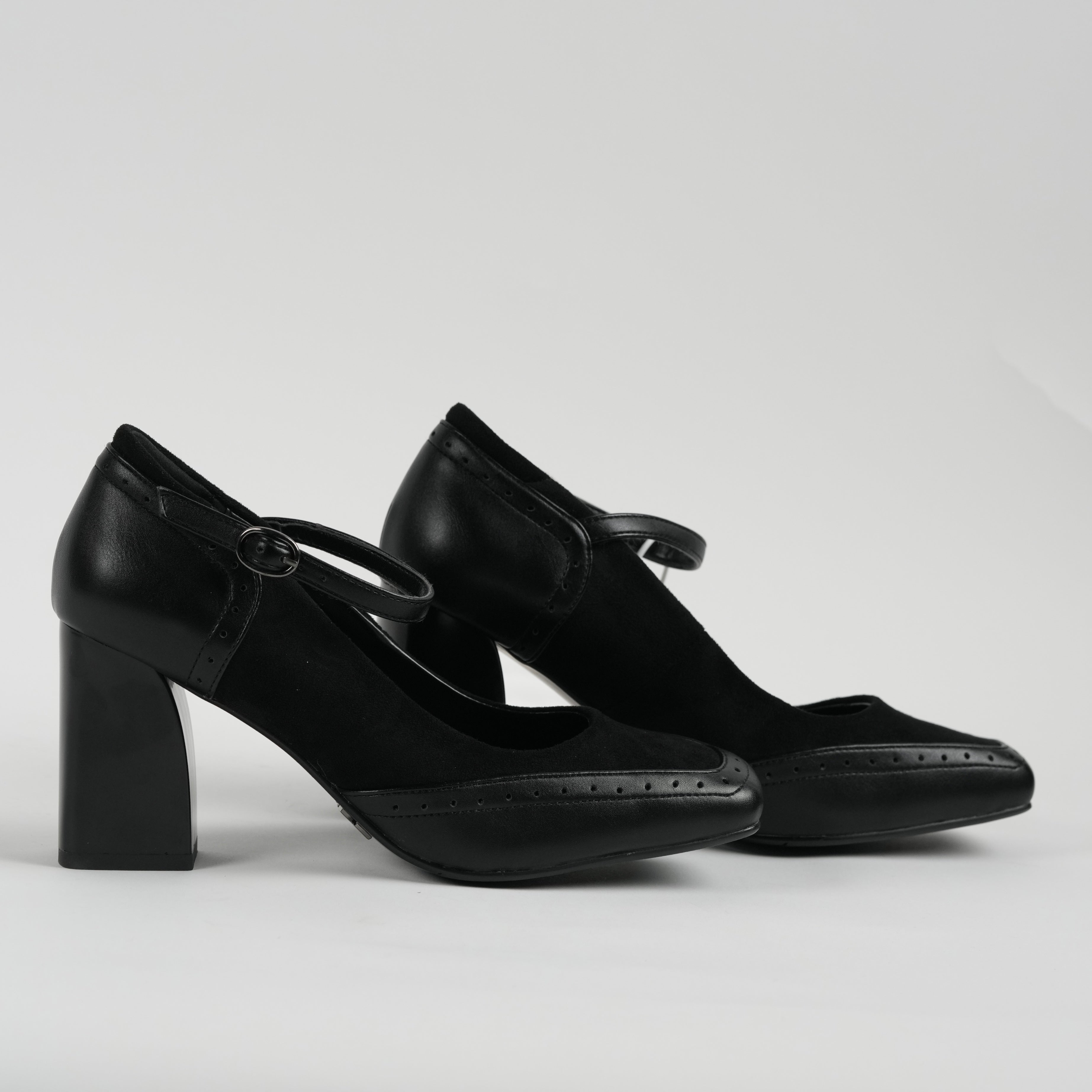 Suede luxe pumps