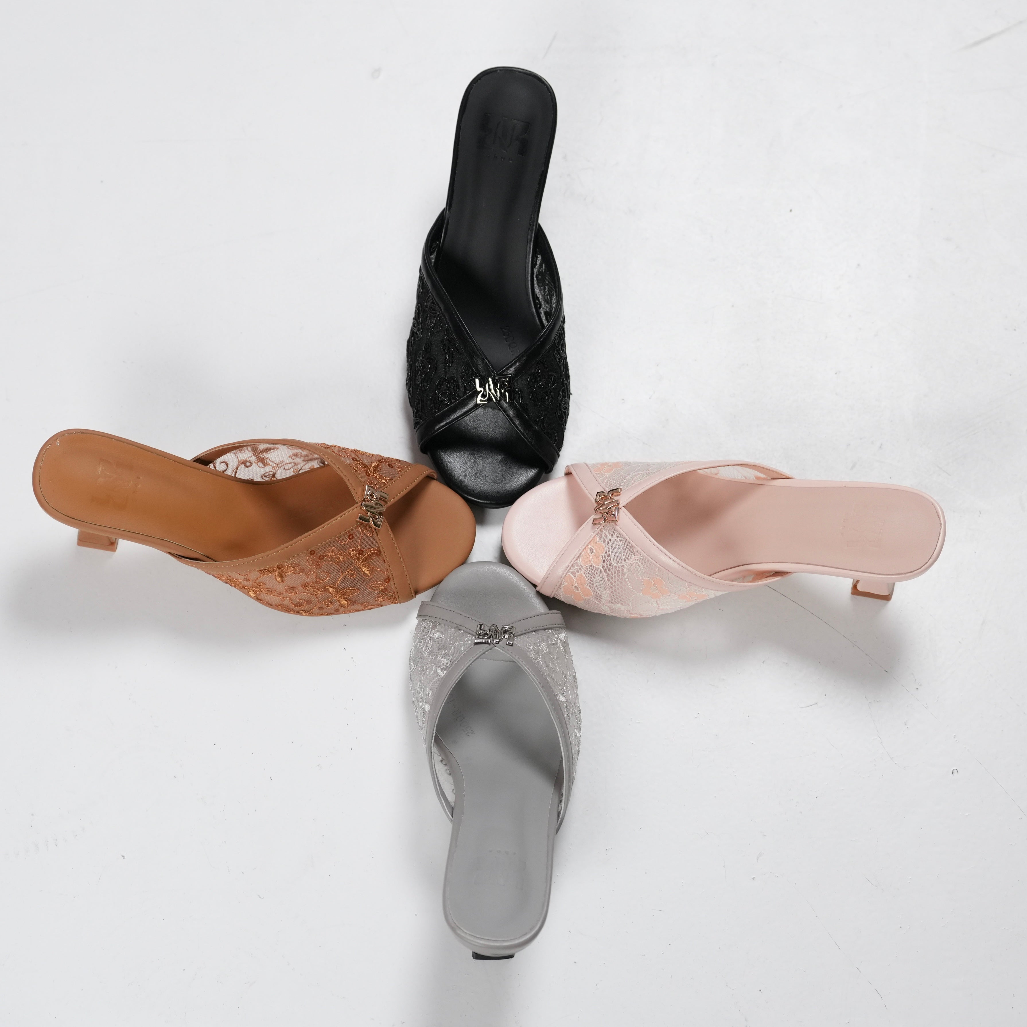 Kitty heel