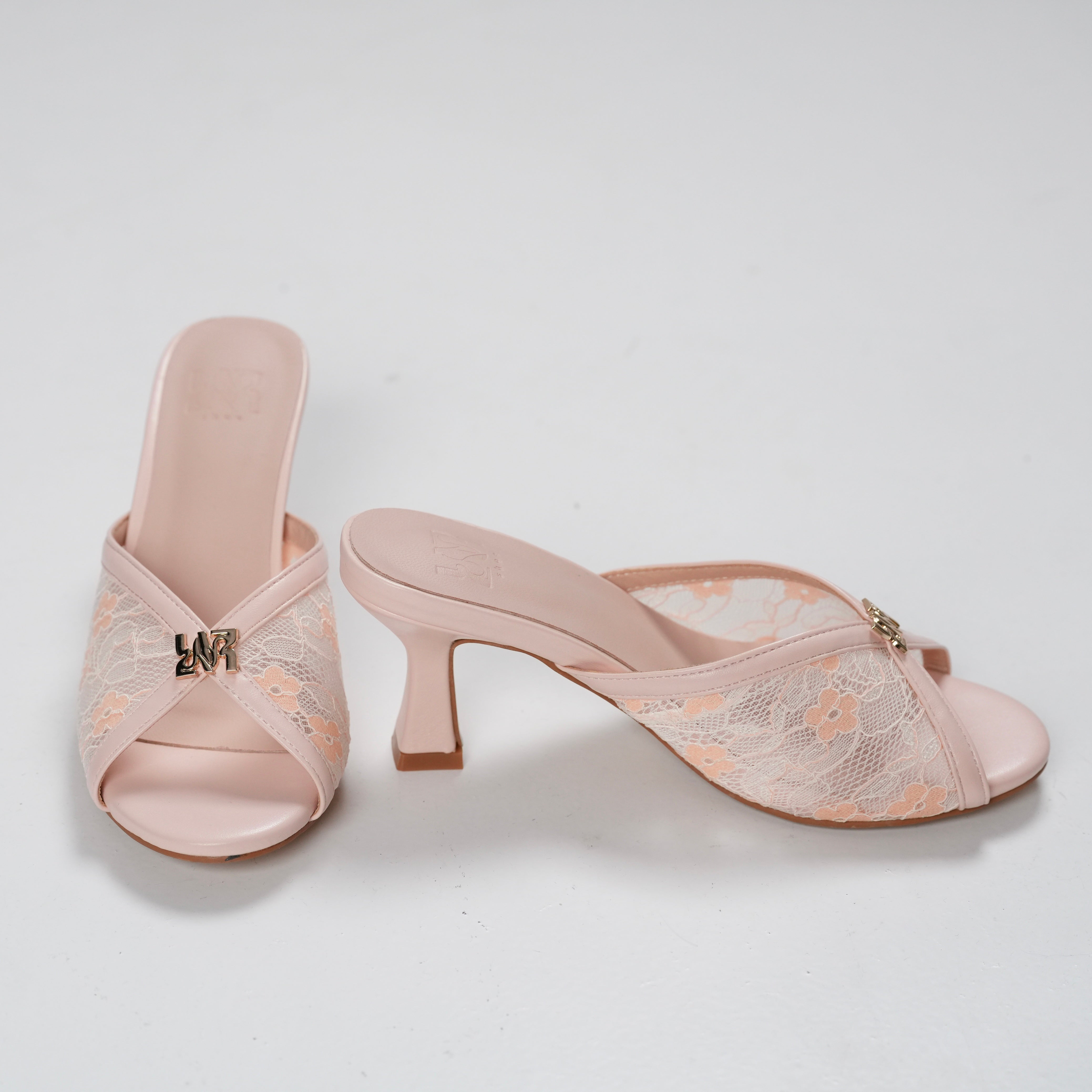 Kitty heel