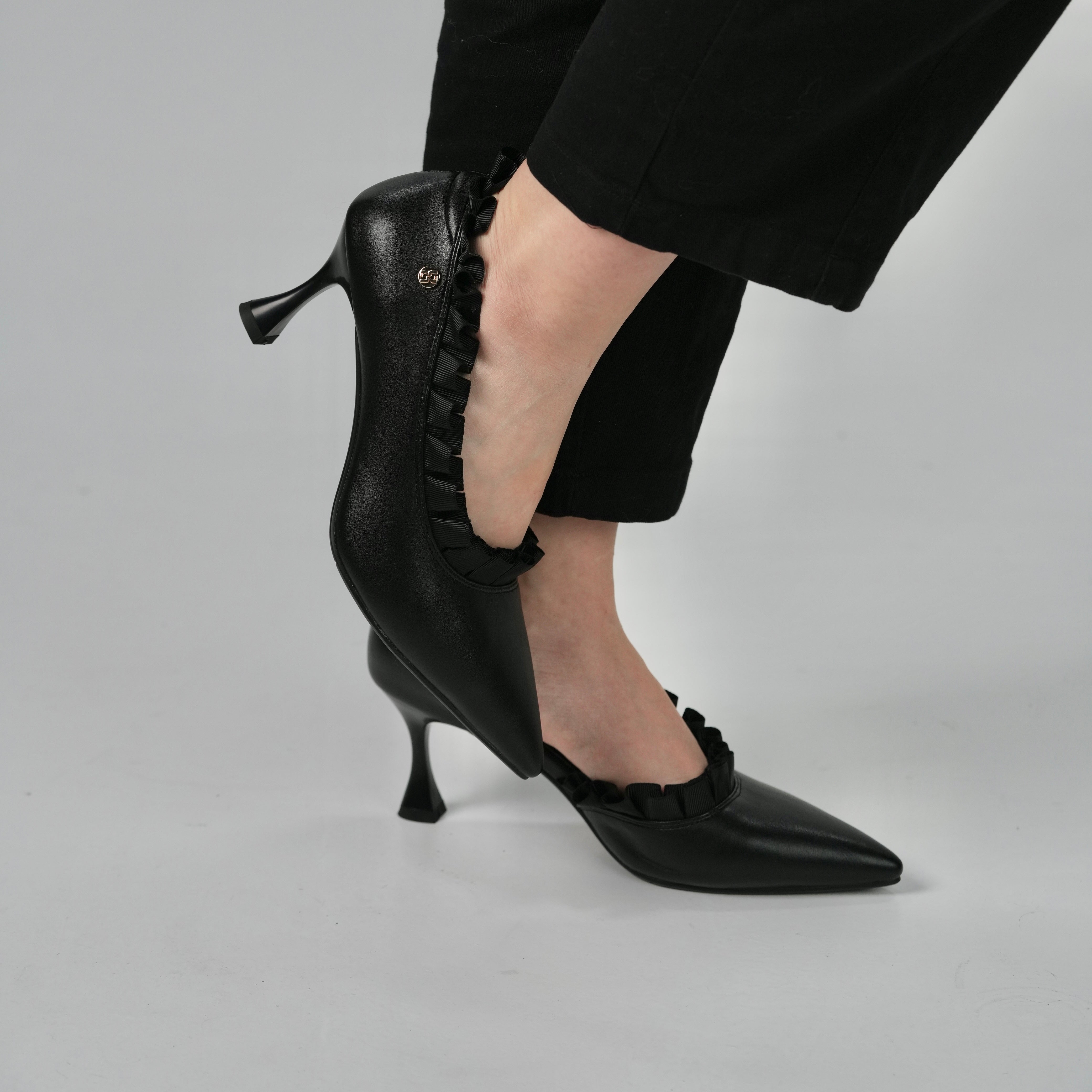 Black Ruffle