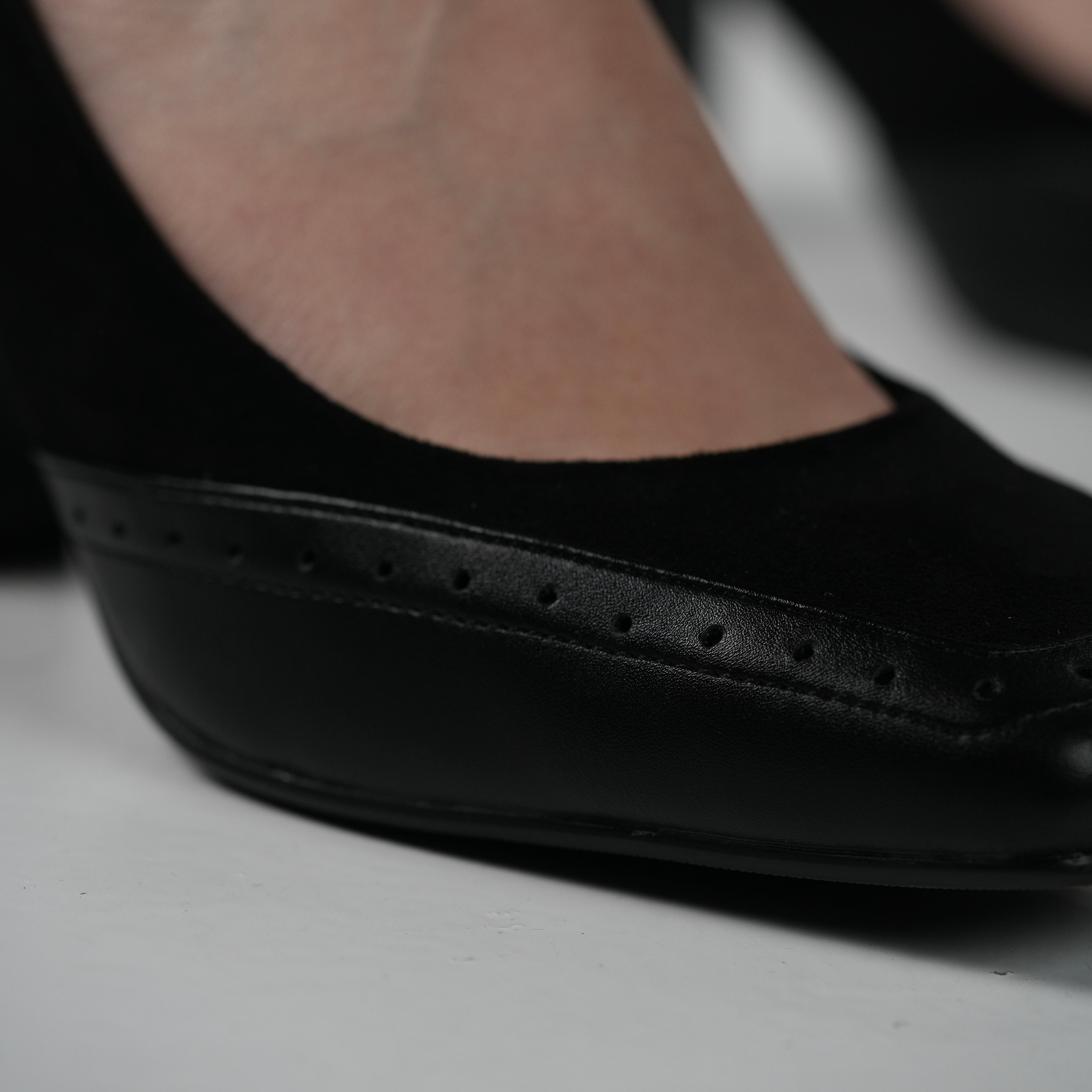 Suede luxe pumps