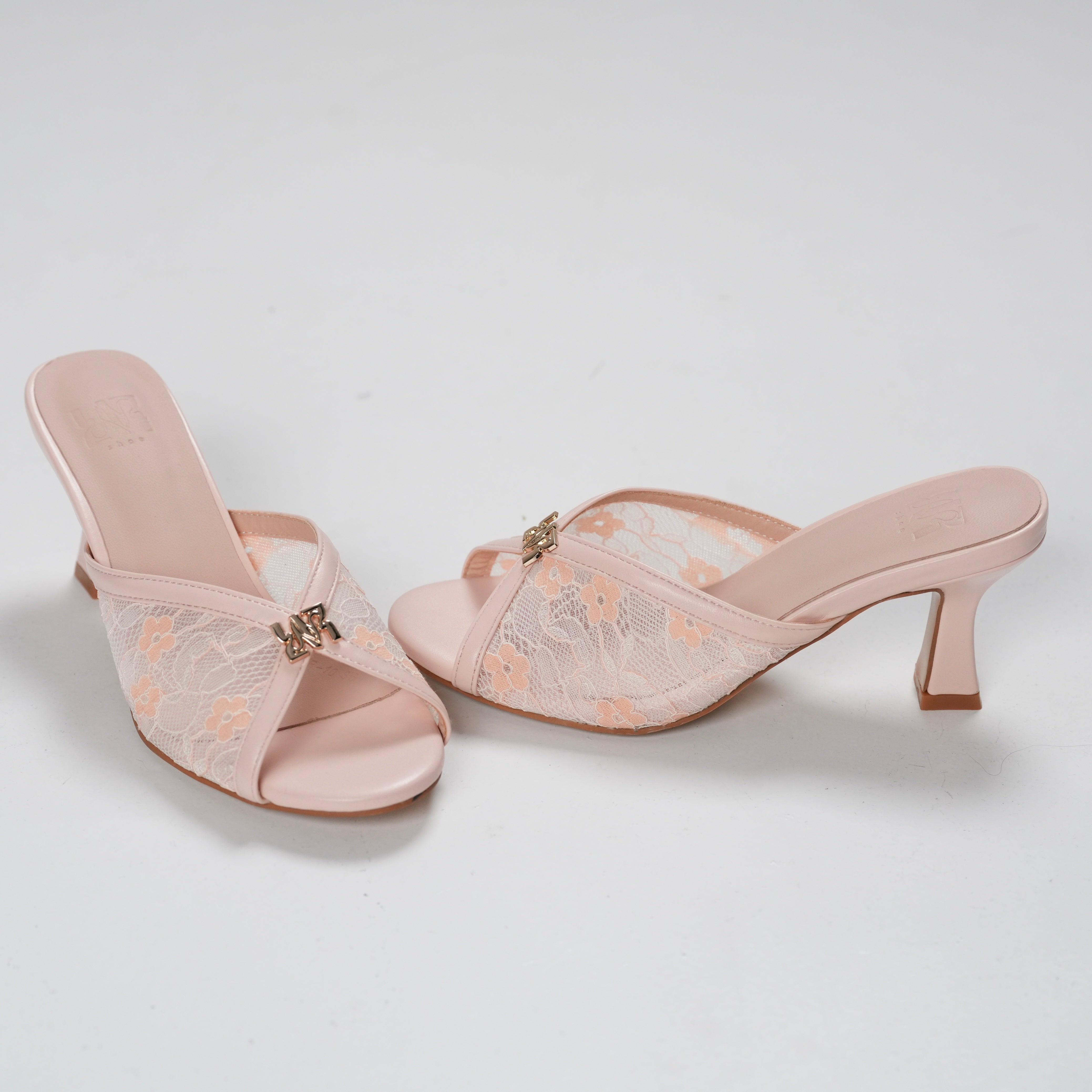 Kitty heel