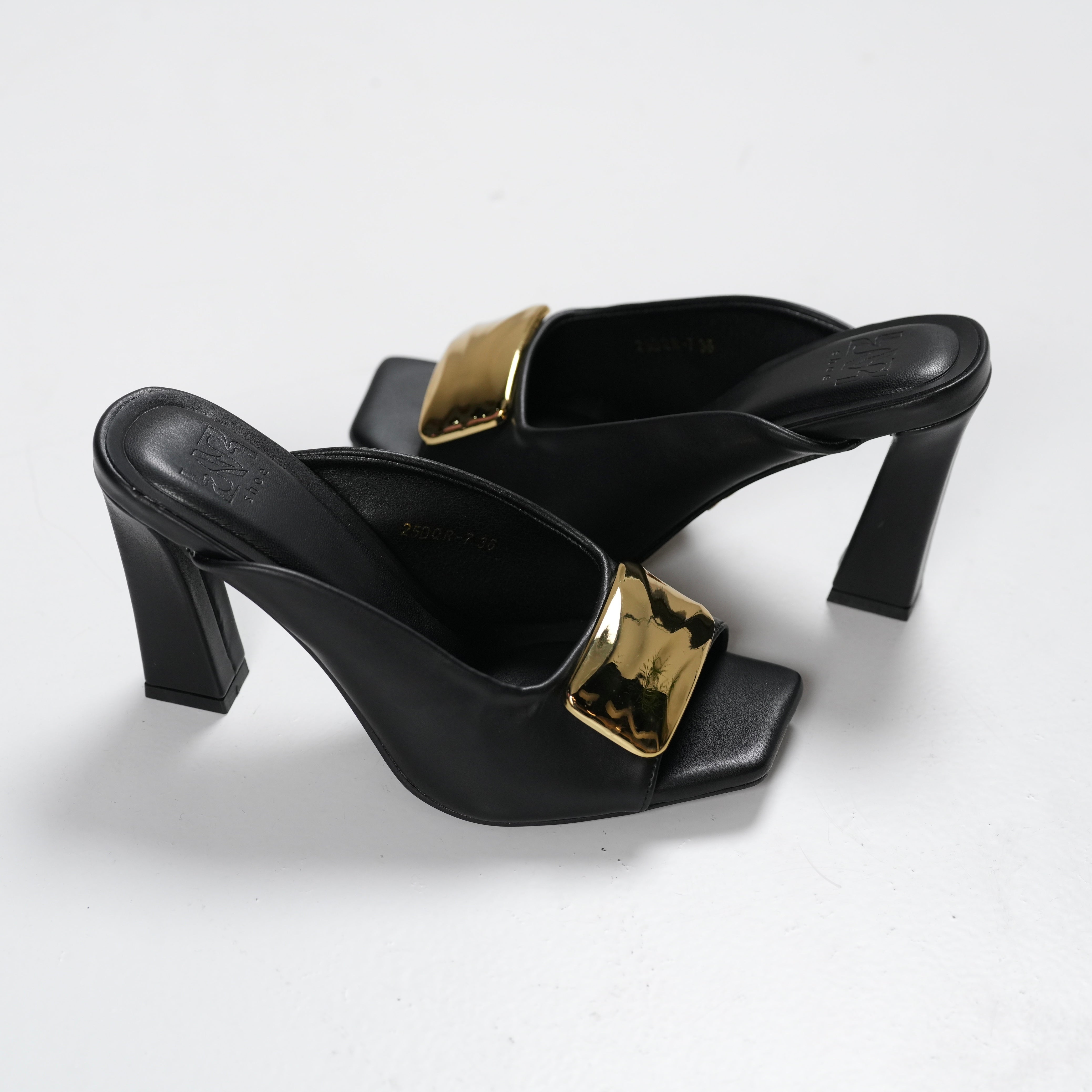 Charm heel