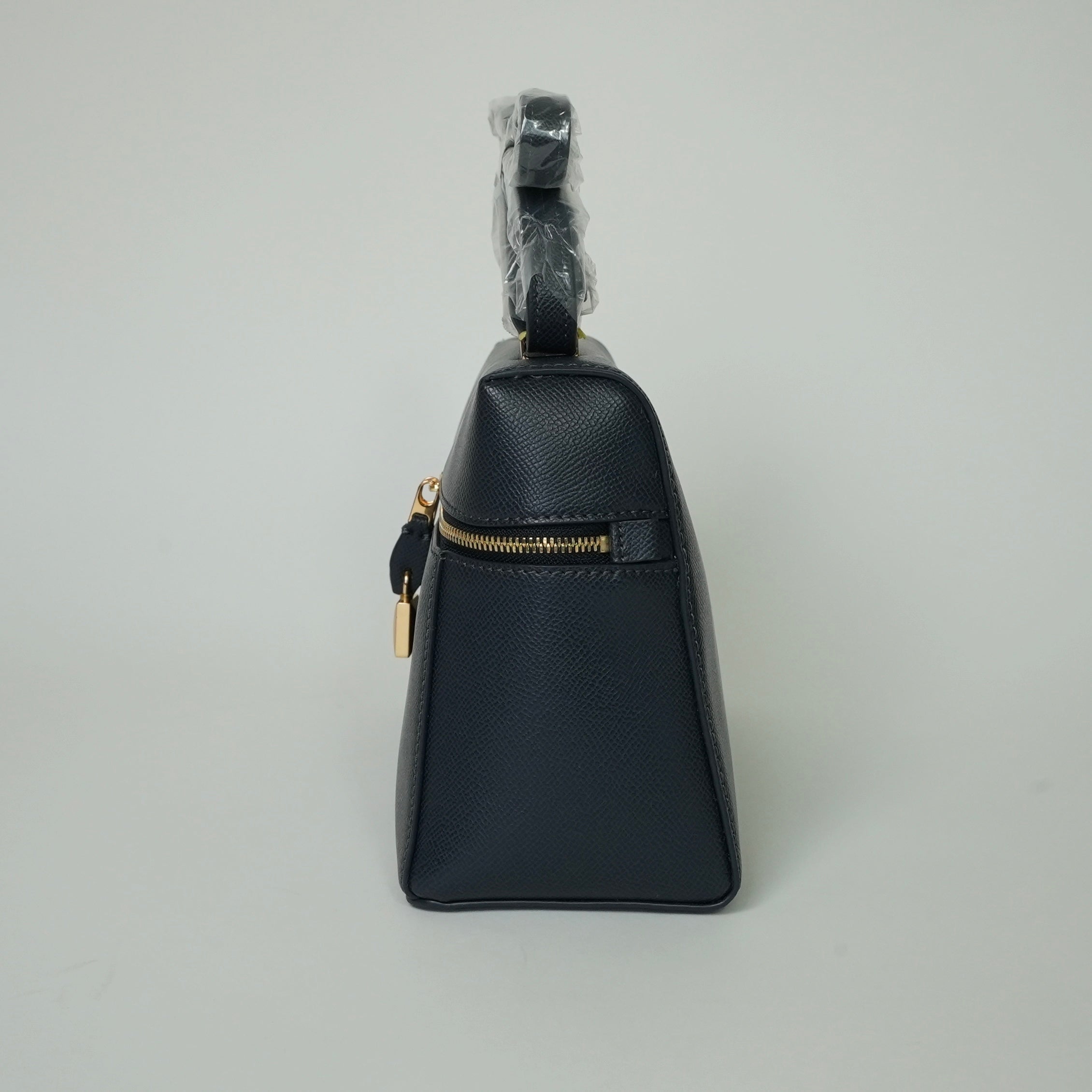 Square lock bag