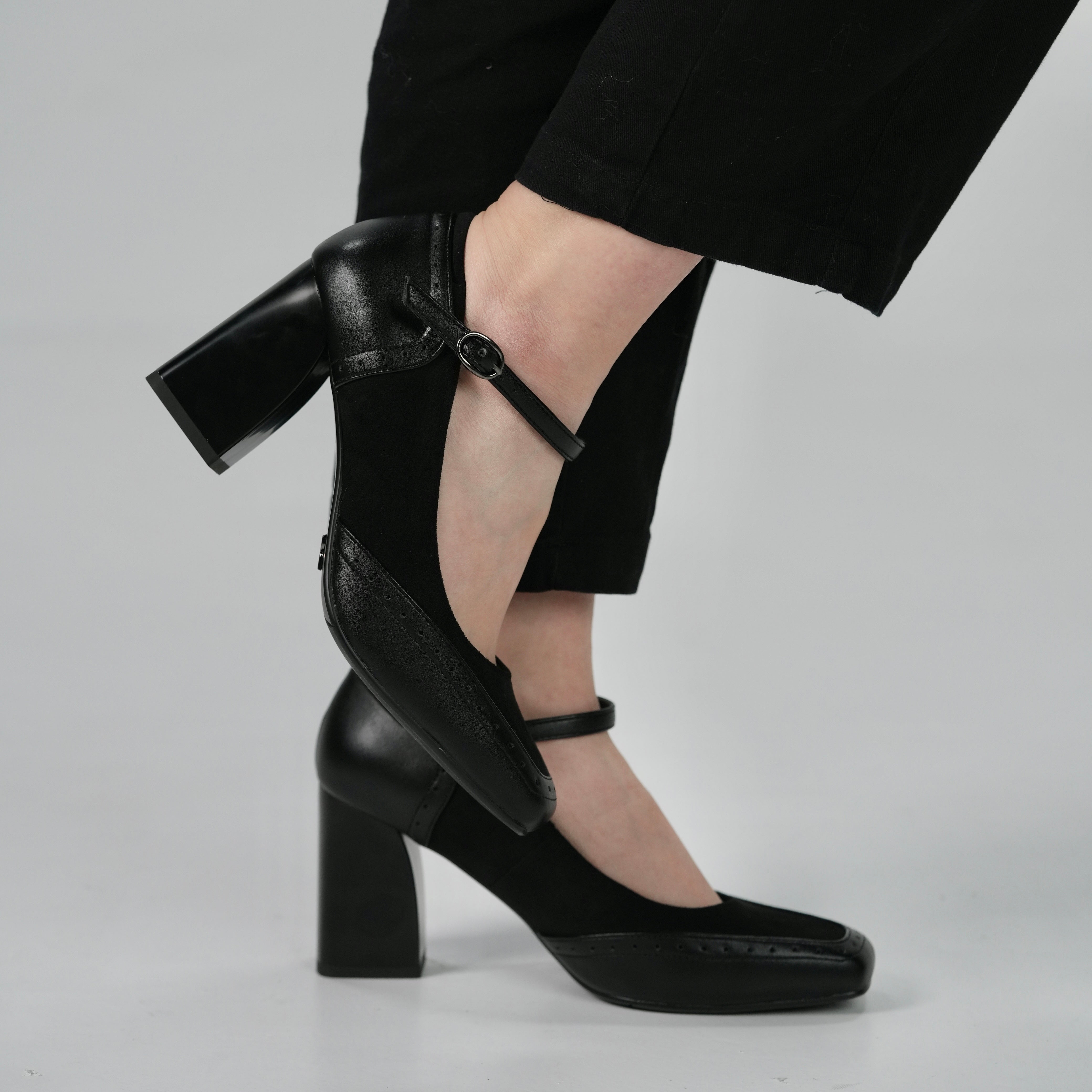 Suede luxe pumps