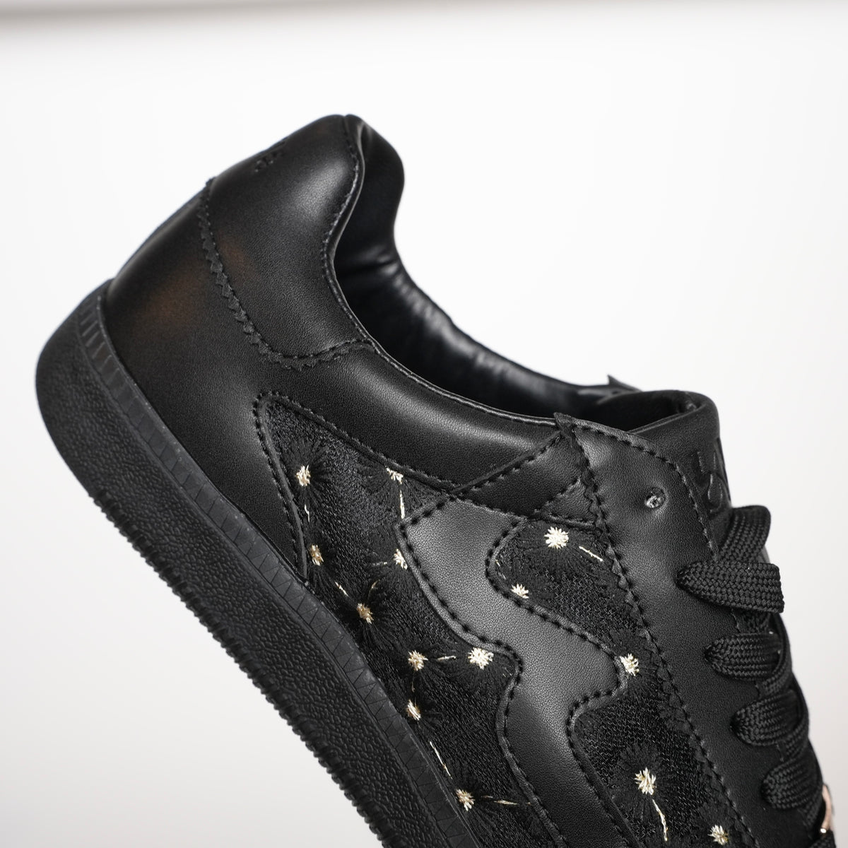 Lala Sneakers