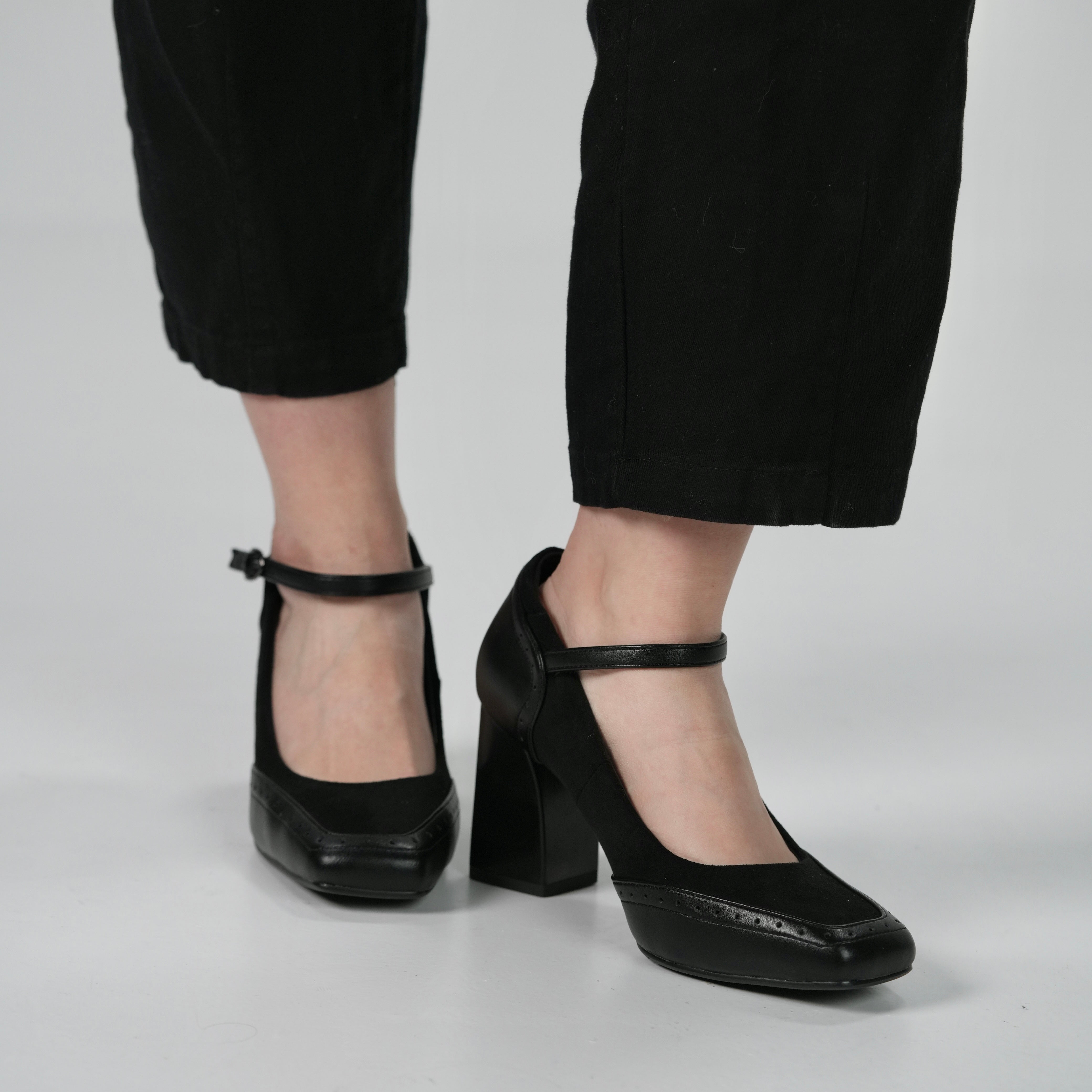 Suede luxe pumps