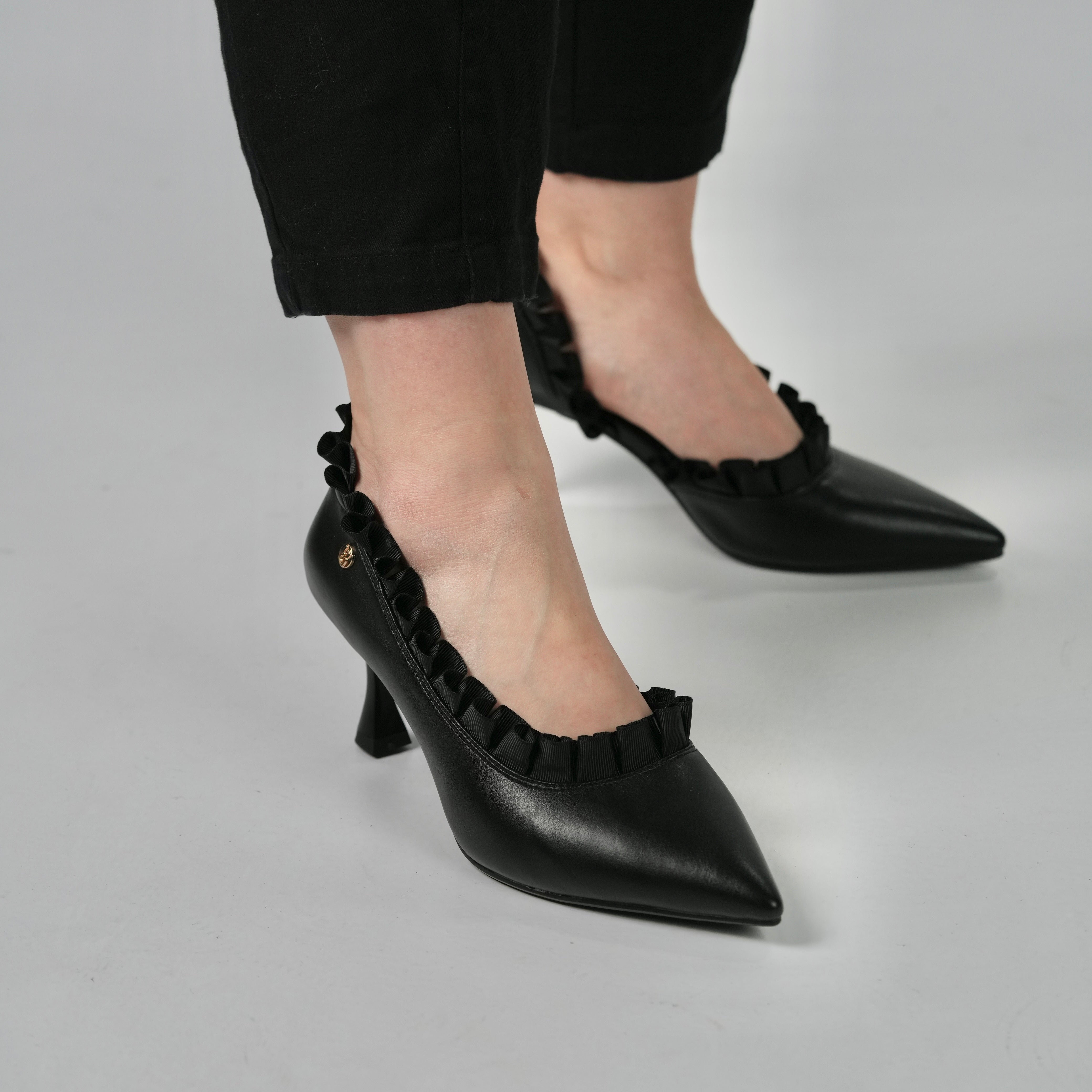Black Ruffle
