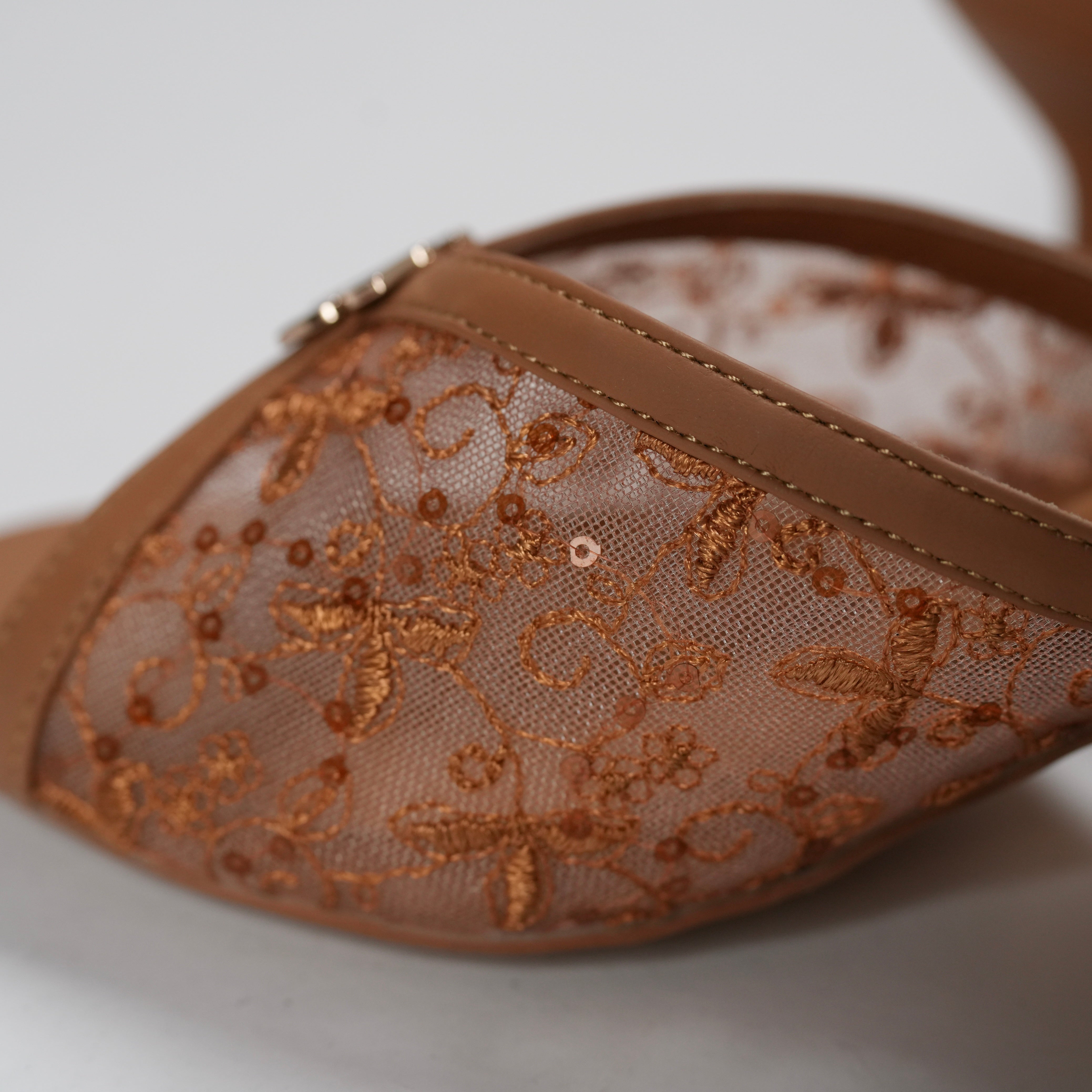 Kitty heel