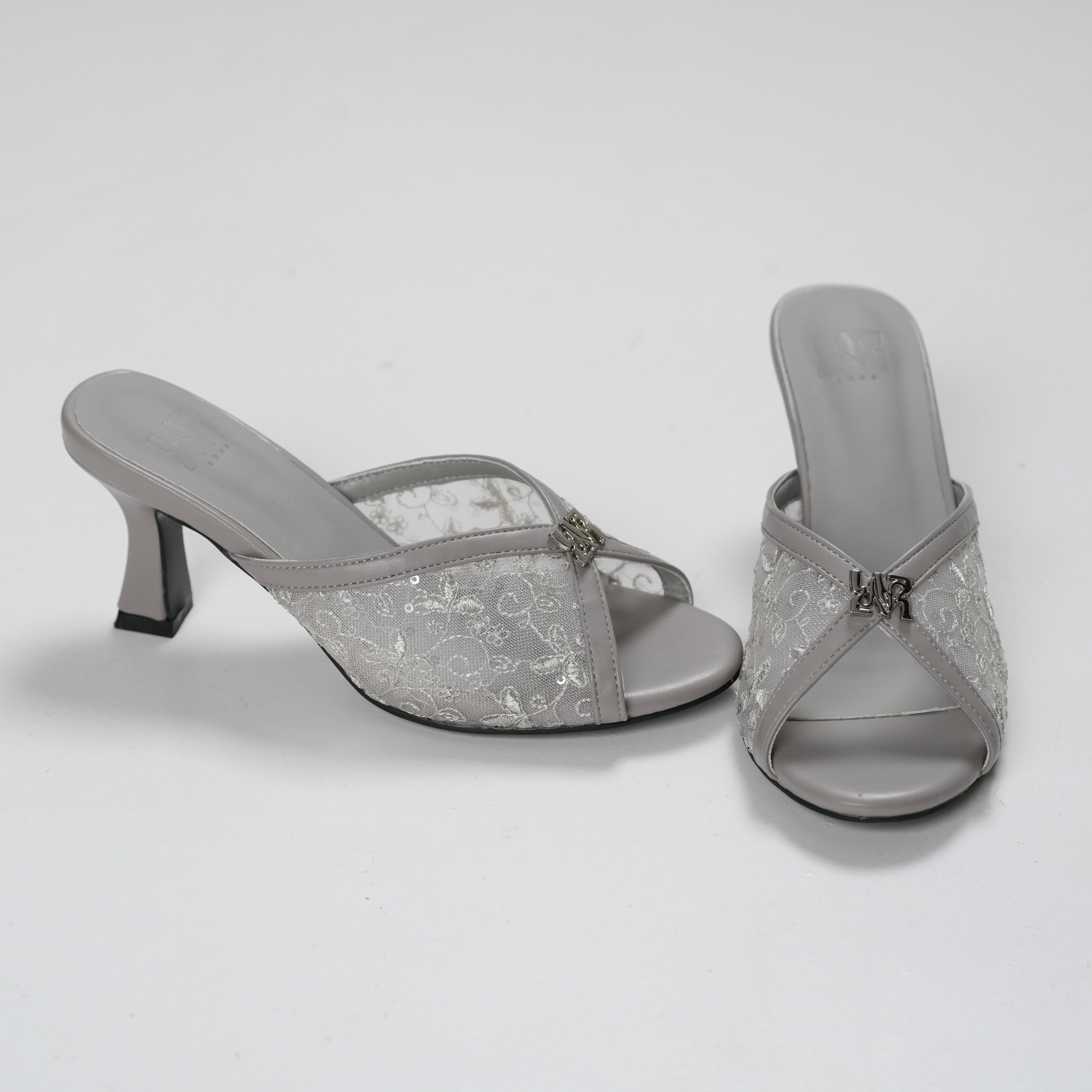 Kitty heel