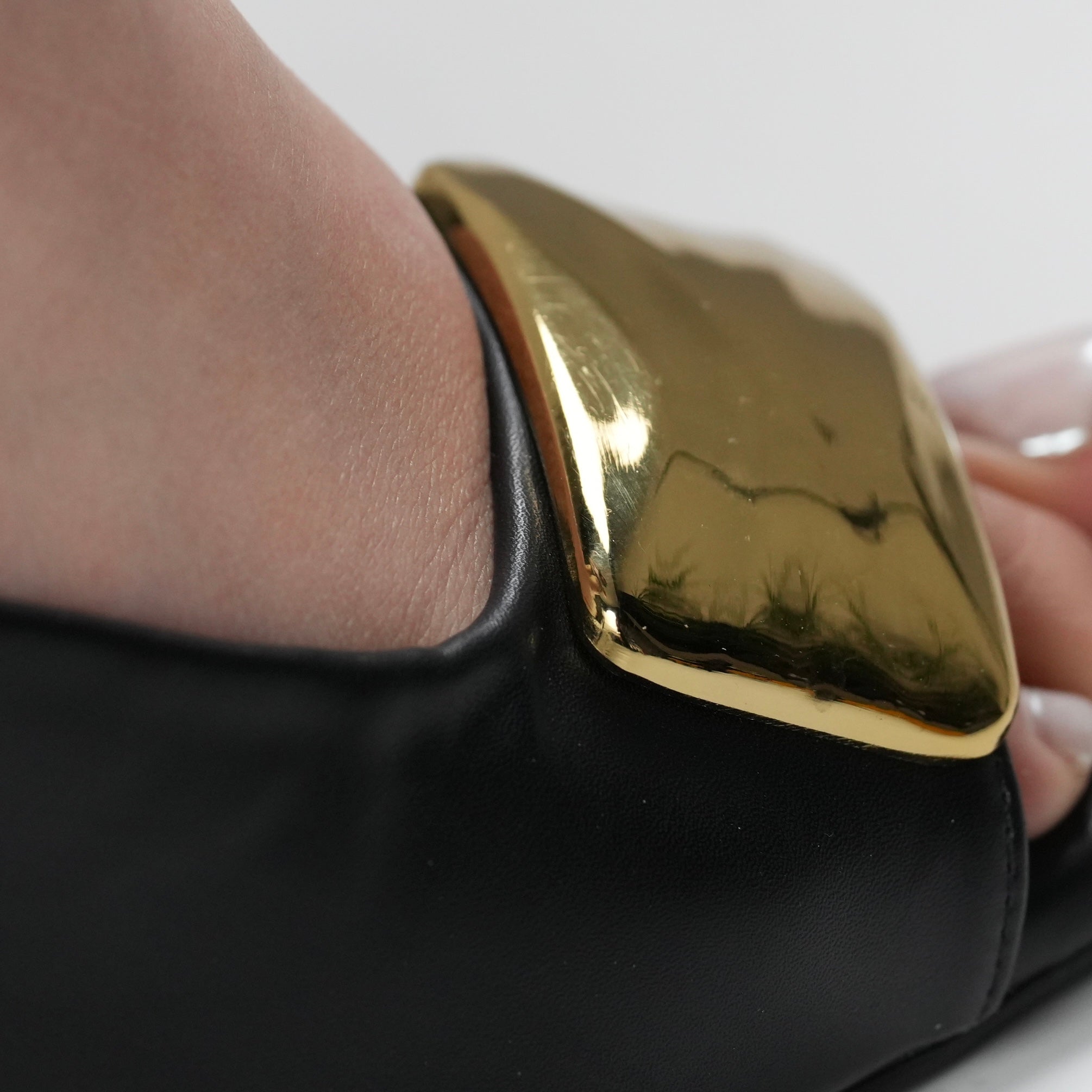 Charm heel