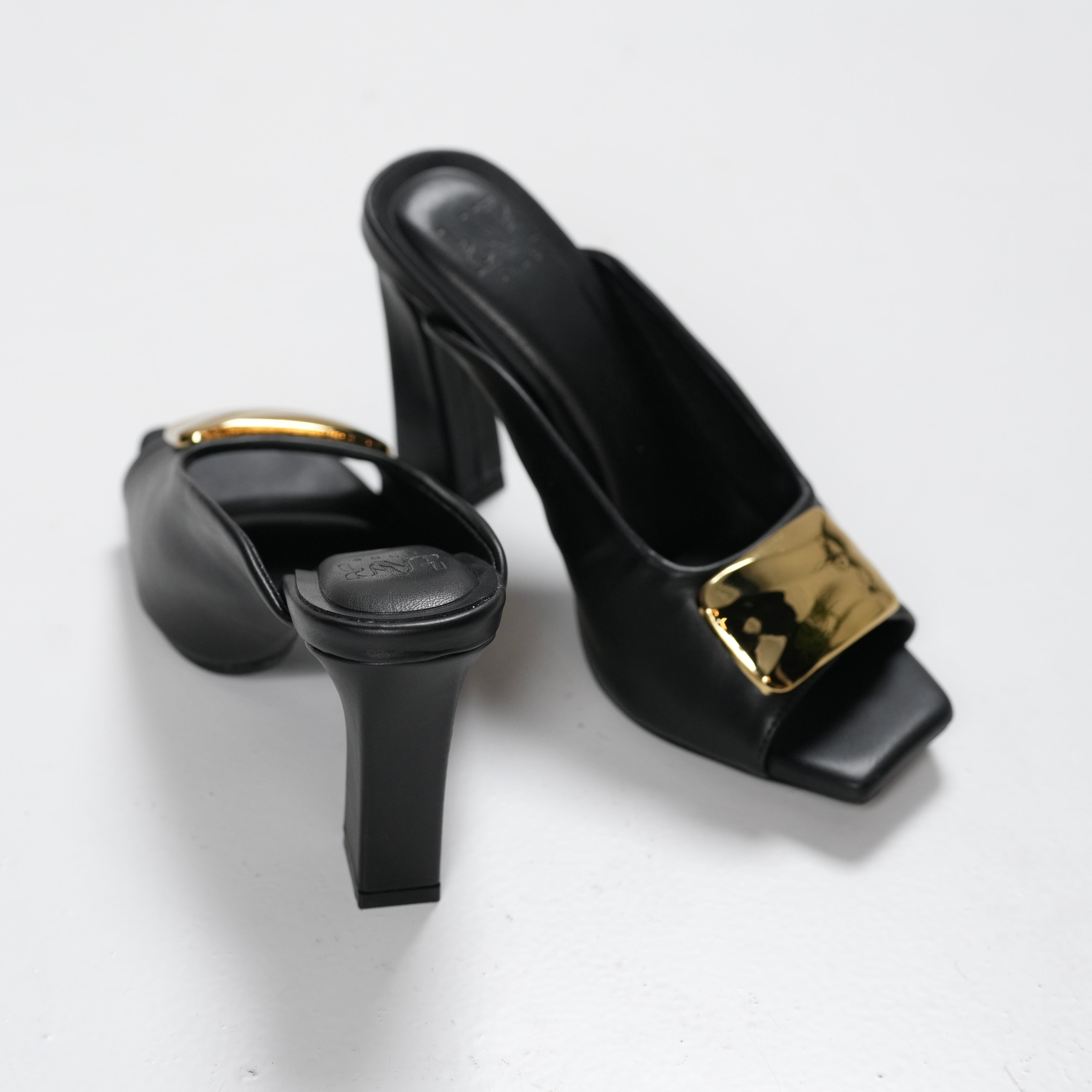 Charm heel