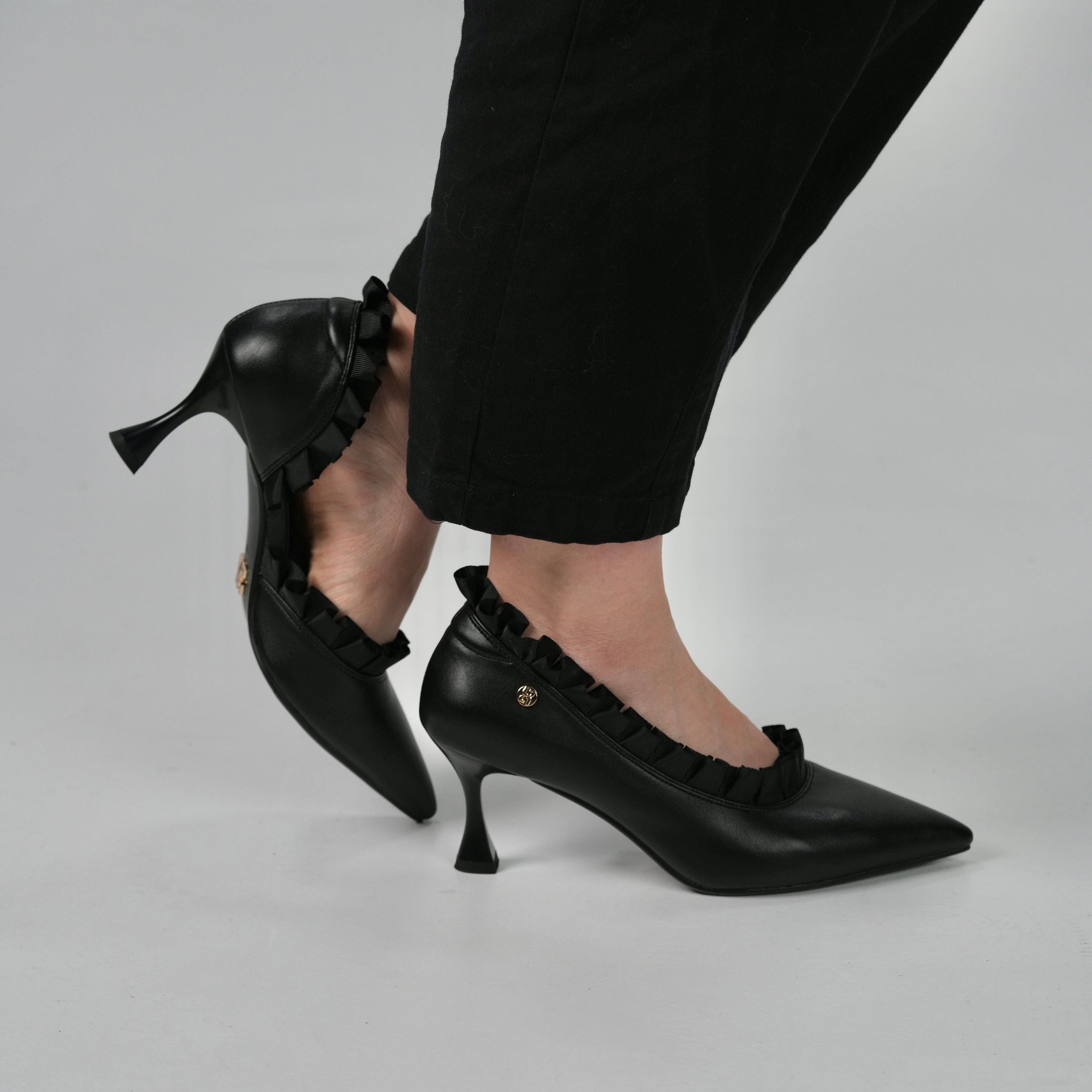 Black Ruffle