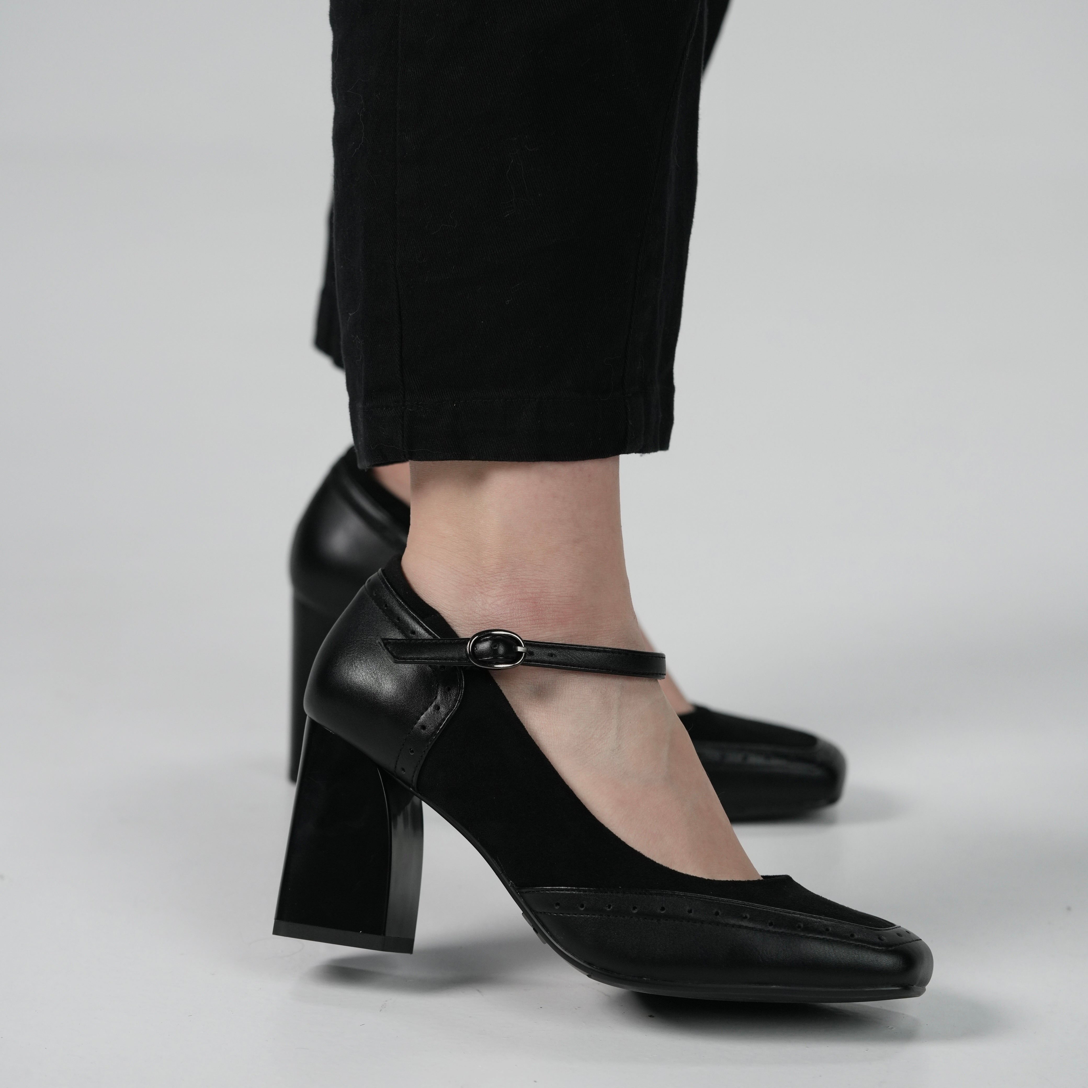 Suede luxe pumps