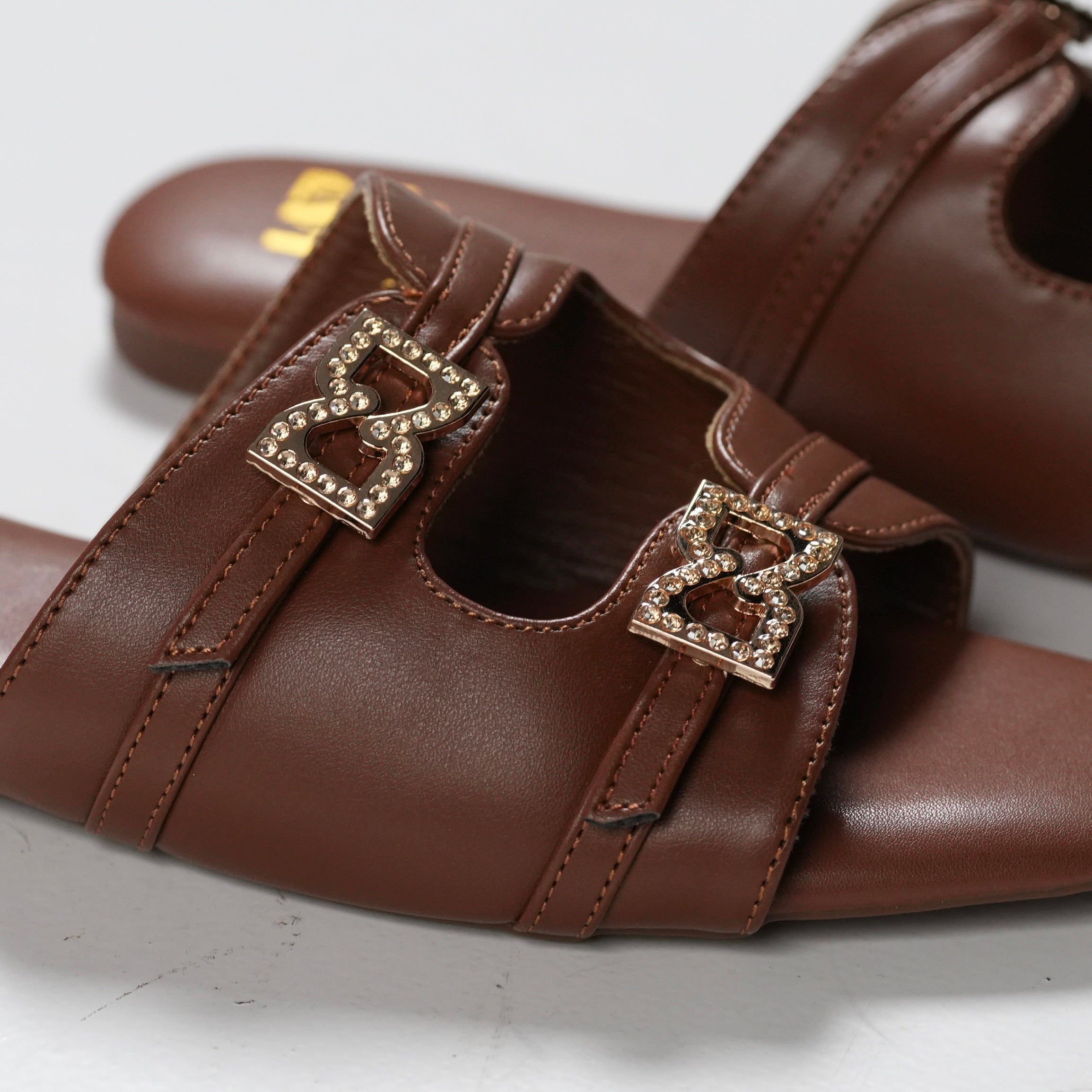 Lálá Buckles