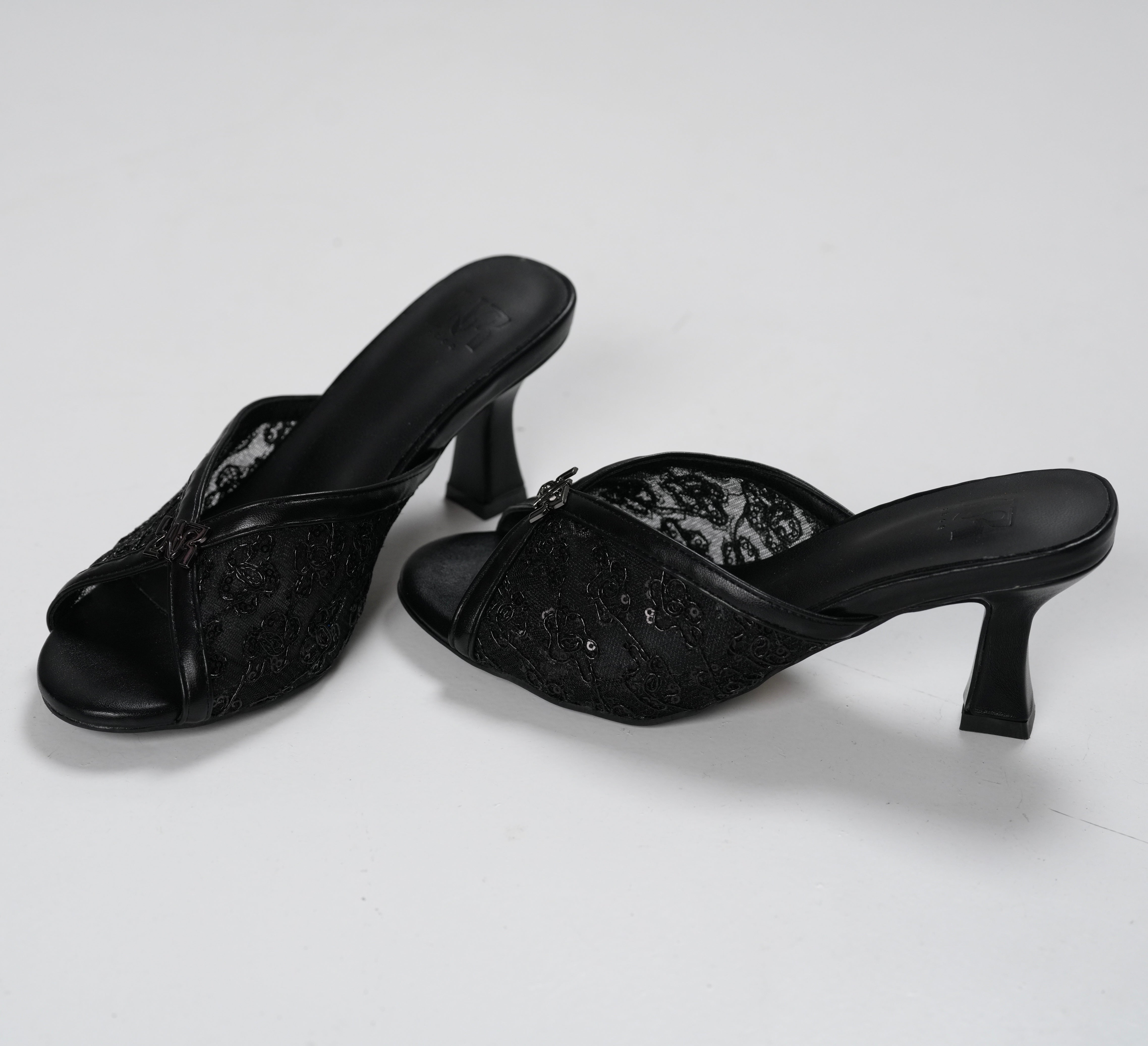 Kitty heel