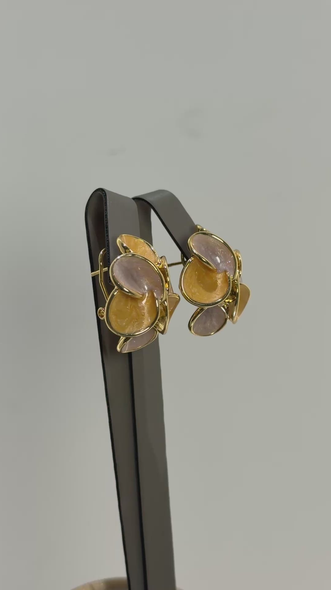 تحميل الفيديو: Hand made purple/orange earrings