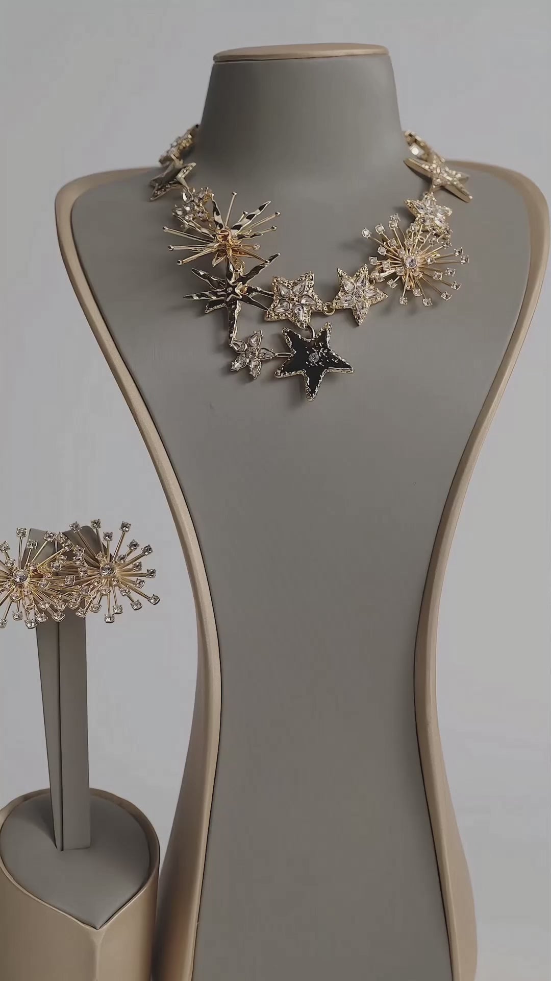 تحميل الفيديو: Gold plated stars set