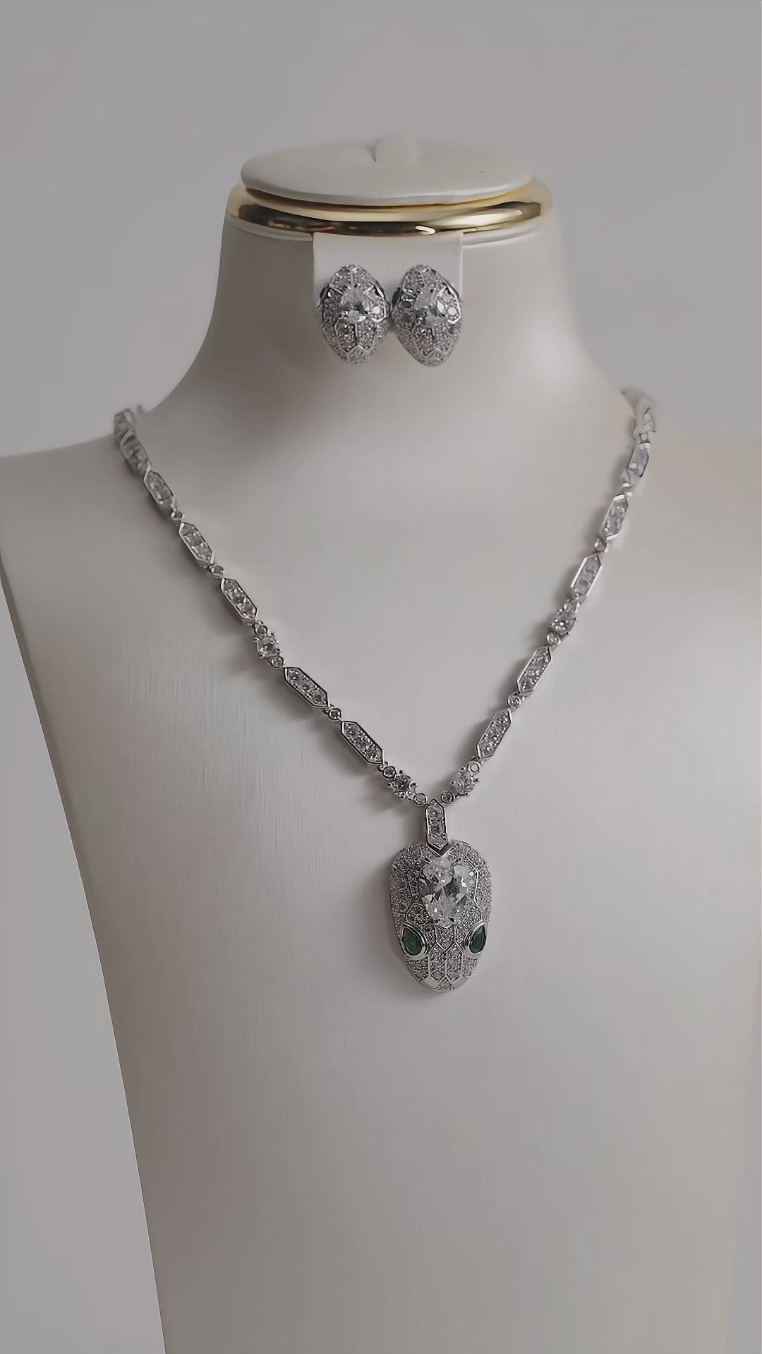 تحميل الفيديو: Snake head set