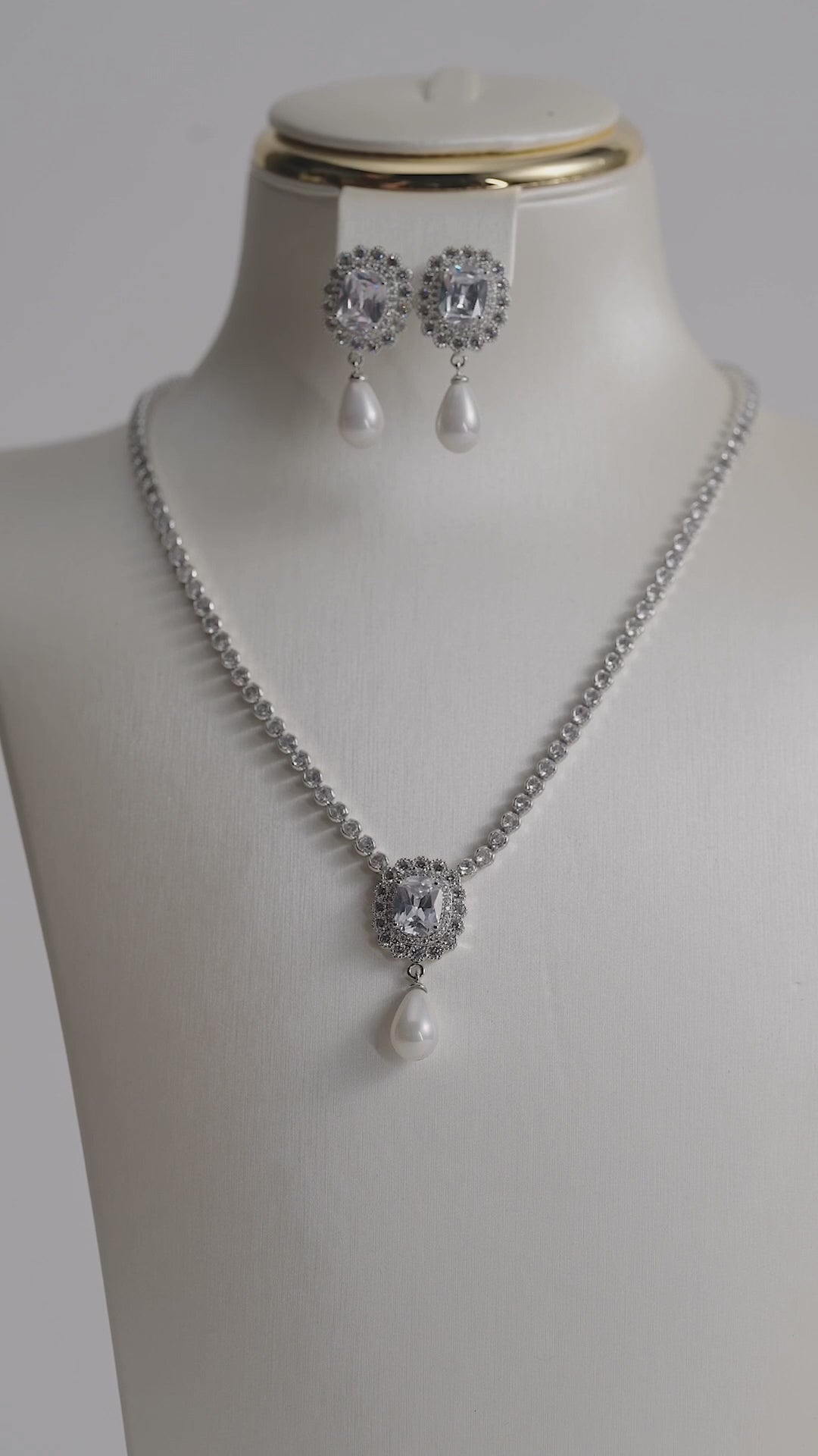 Load video: Pearl tear set