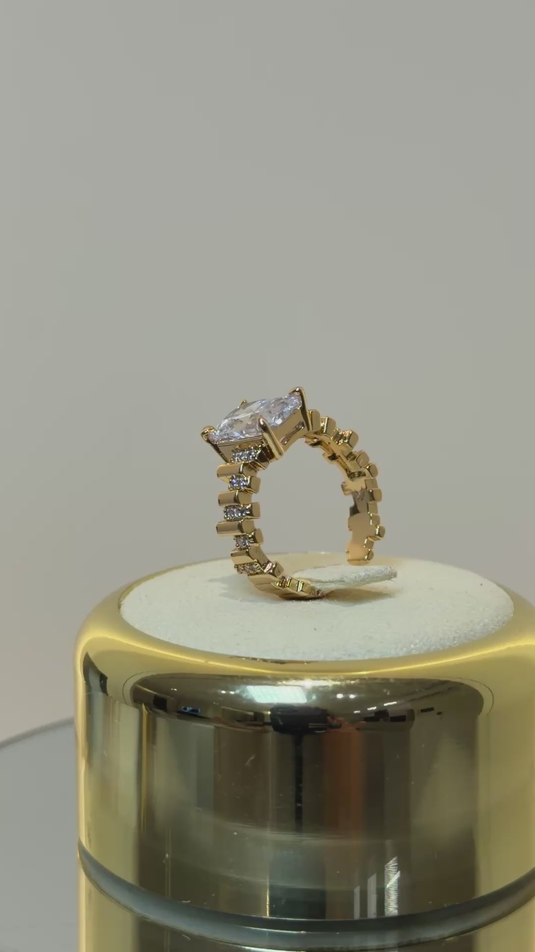 تحميل الفيديو: Crystal blocks ring