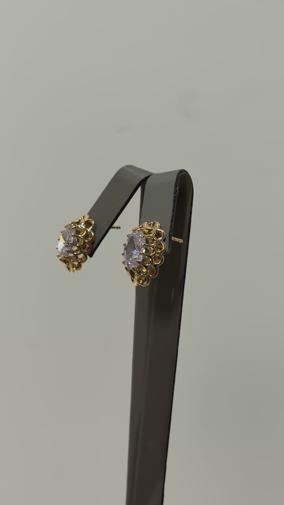 تحميل الفيديو: Mini framed crystal earrings